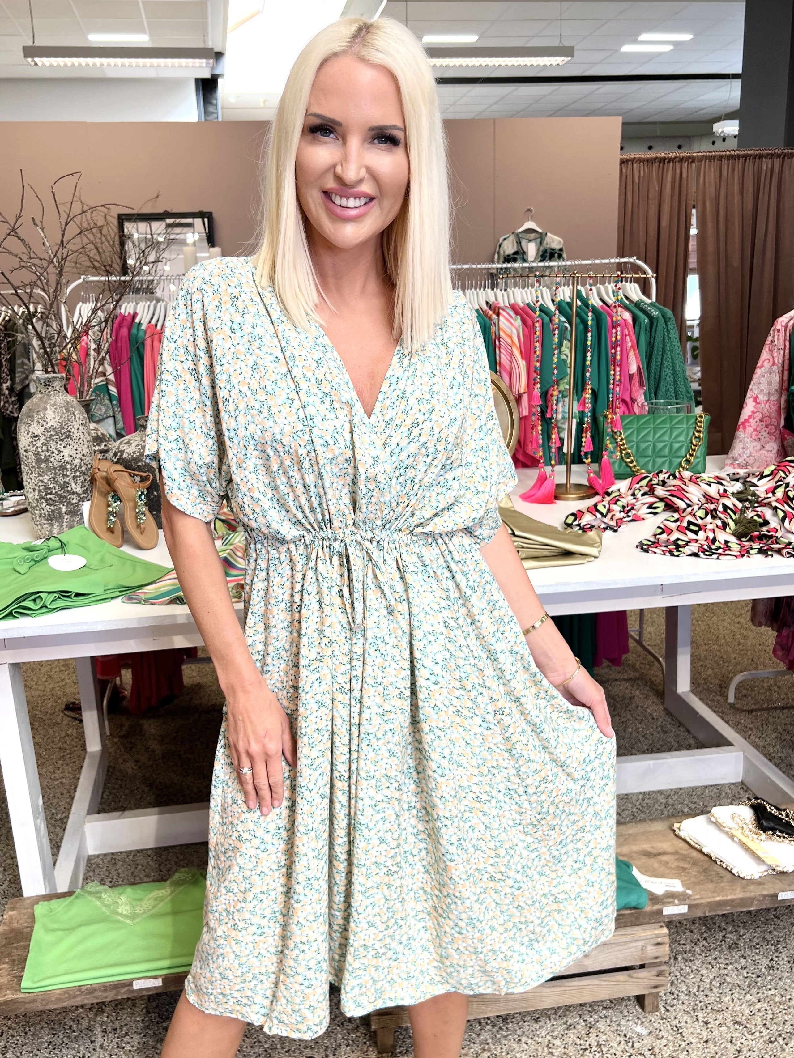 Jelena - Söt klänning med knytband