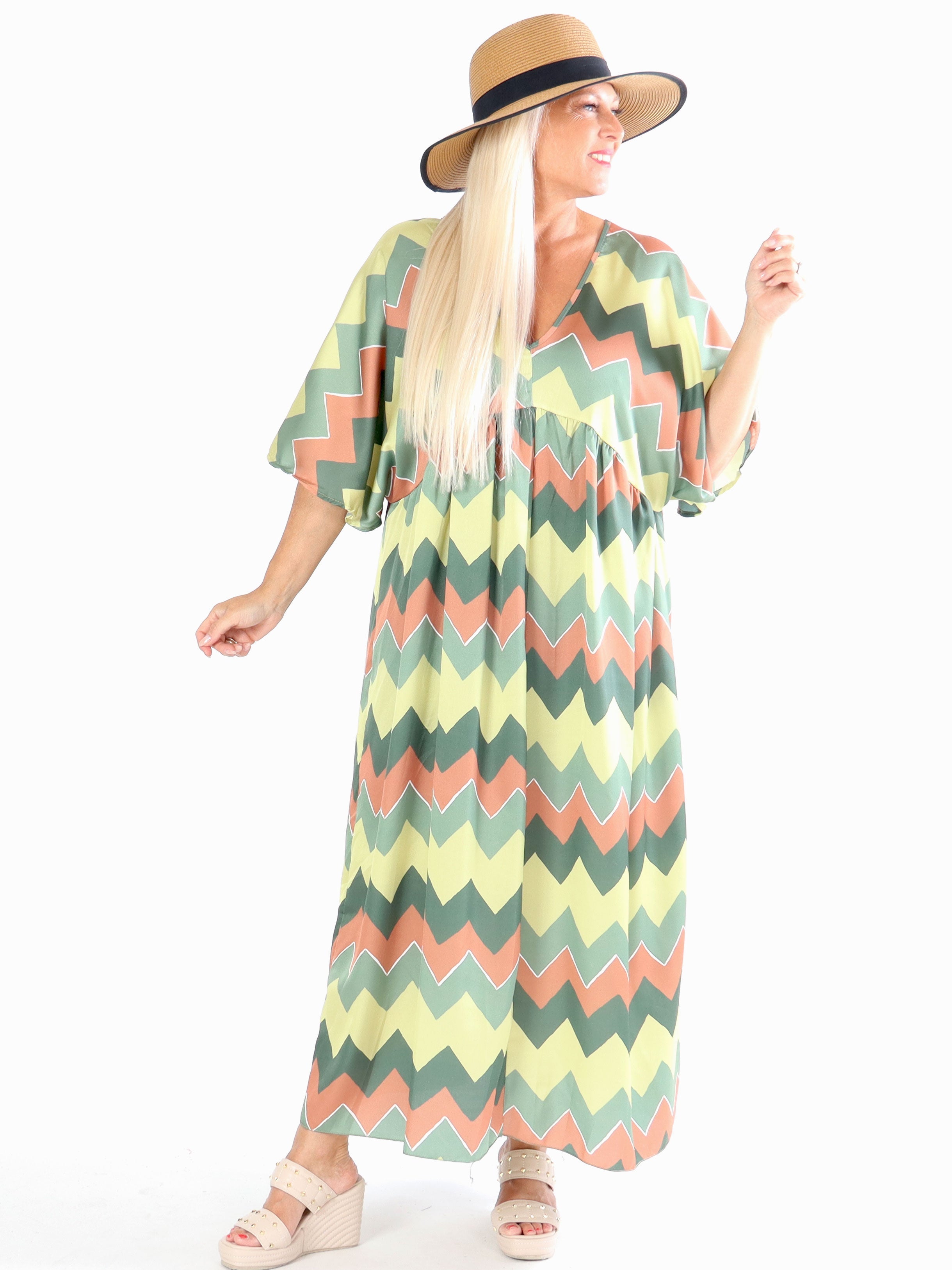 Johanna - Söt plus size klänning med sicksackmönster