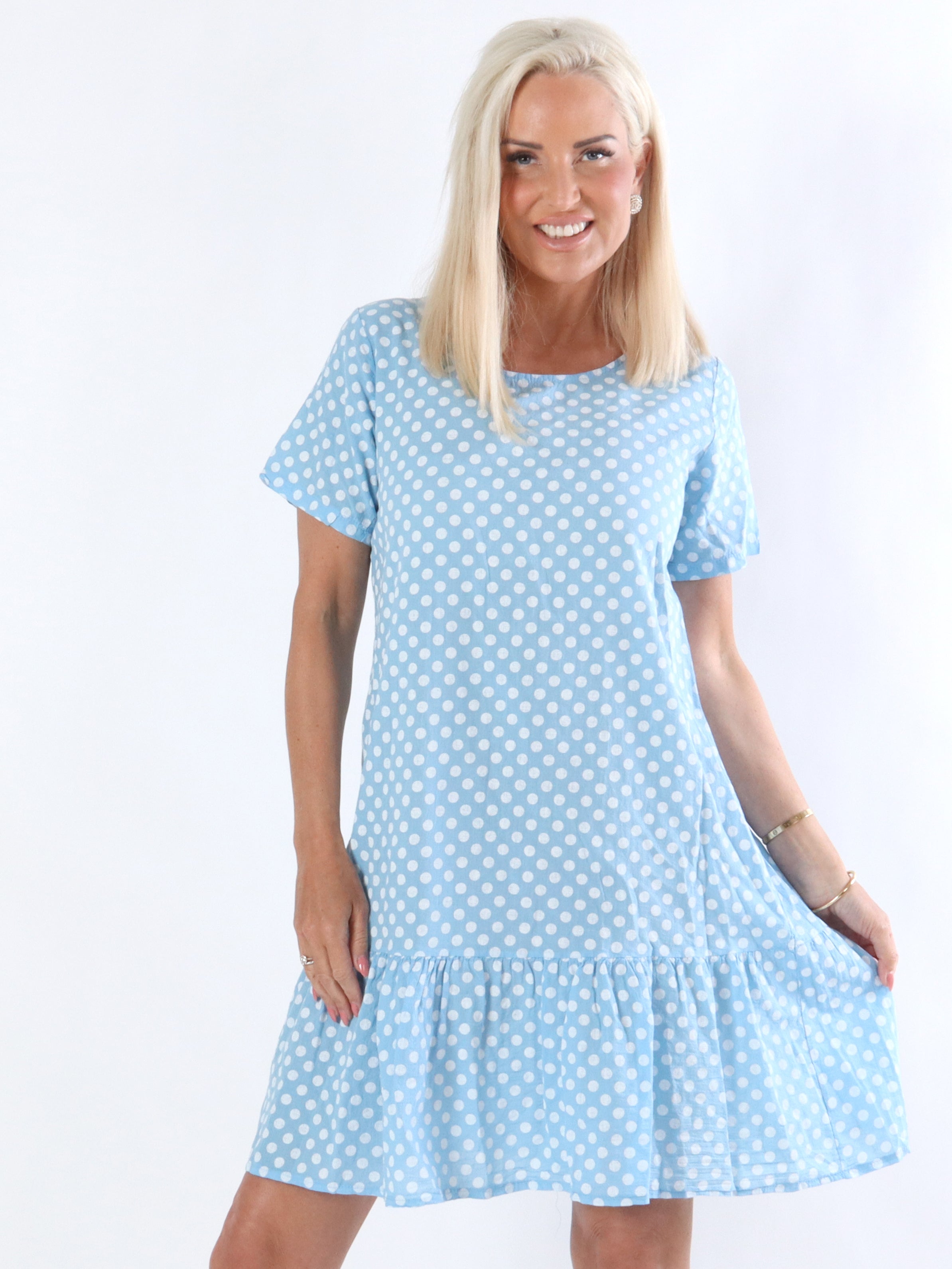 Josy - Klänning med vita prickar och lös passform