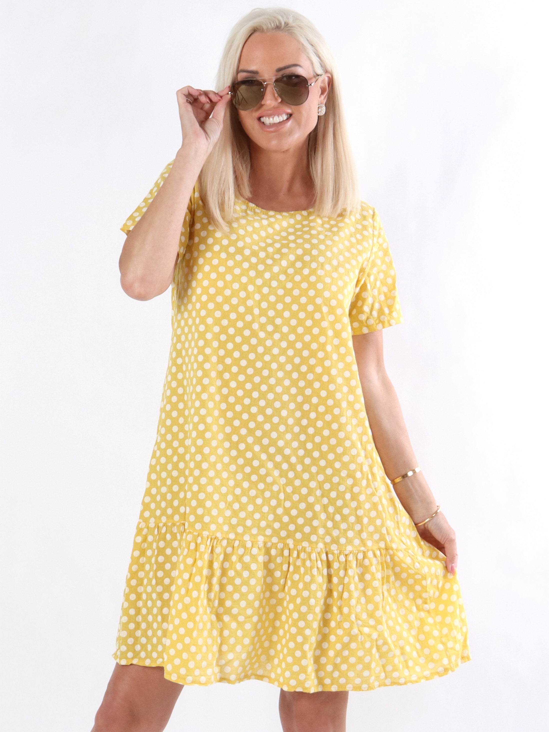 Josy - Klänning med vita prickar och lös passform