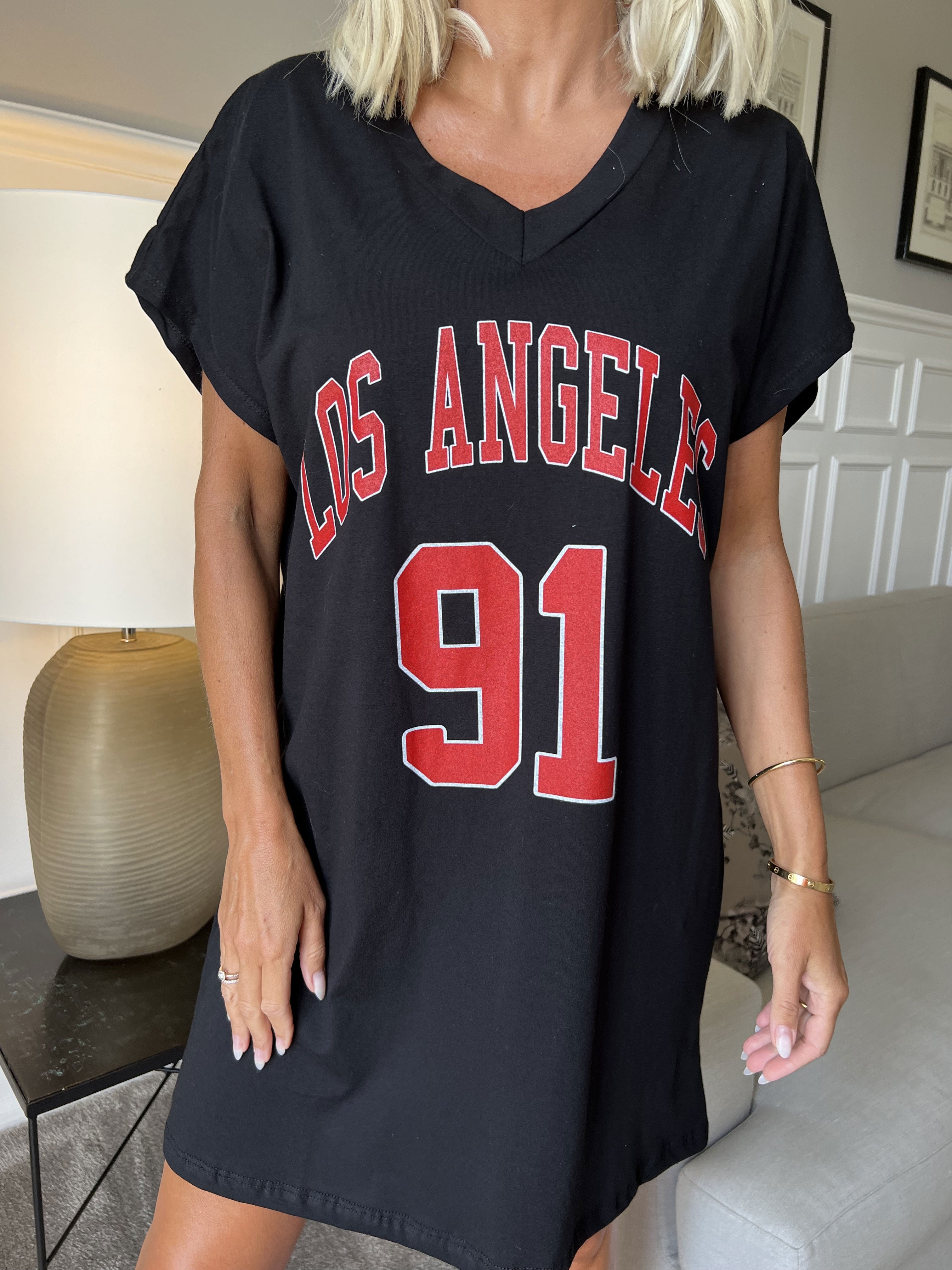 Julia - T-shirt klänning med text framtill