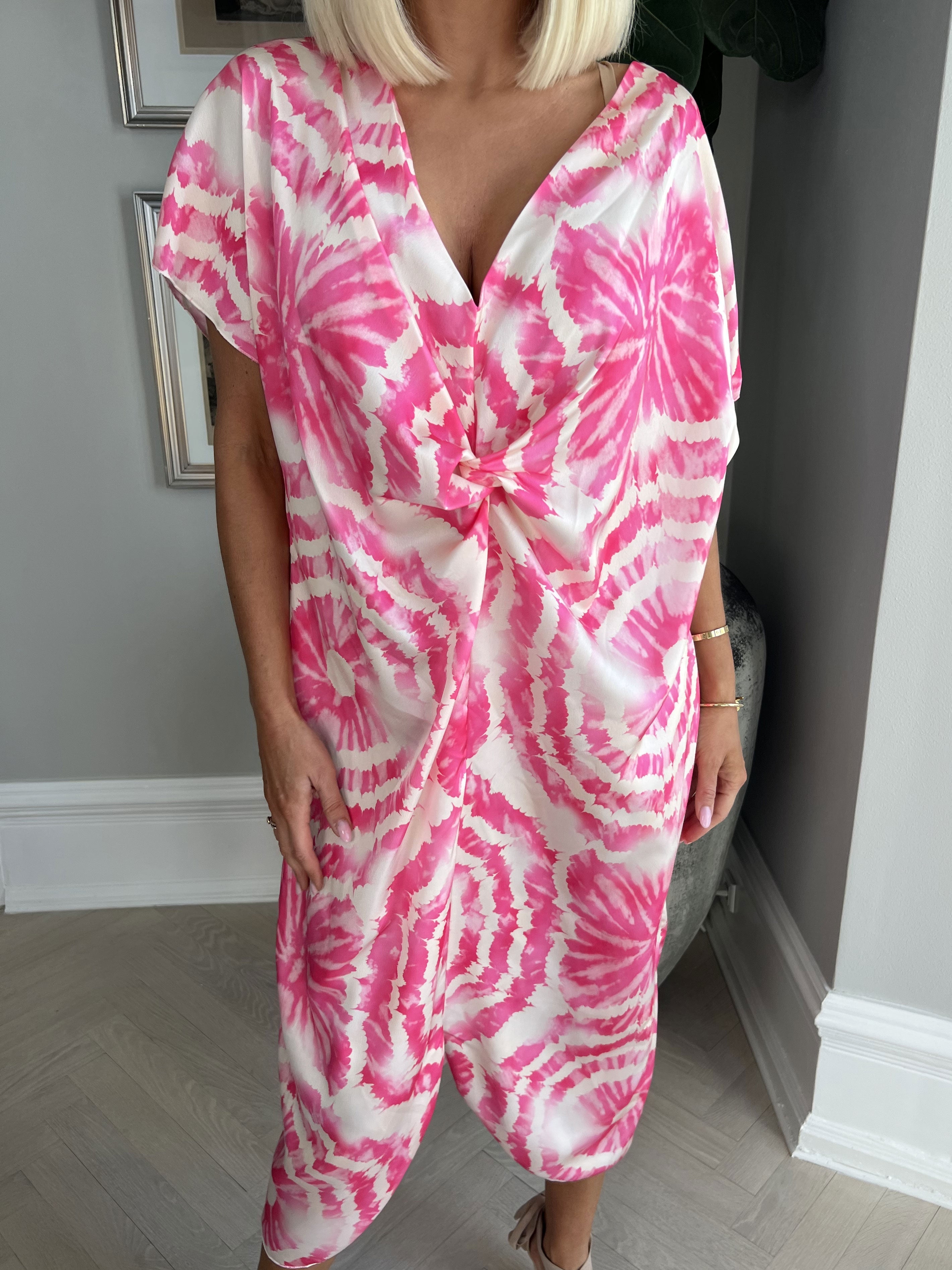 Juno Batik - Söt batikklänning med knut på bröstet