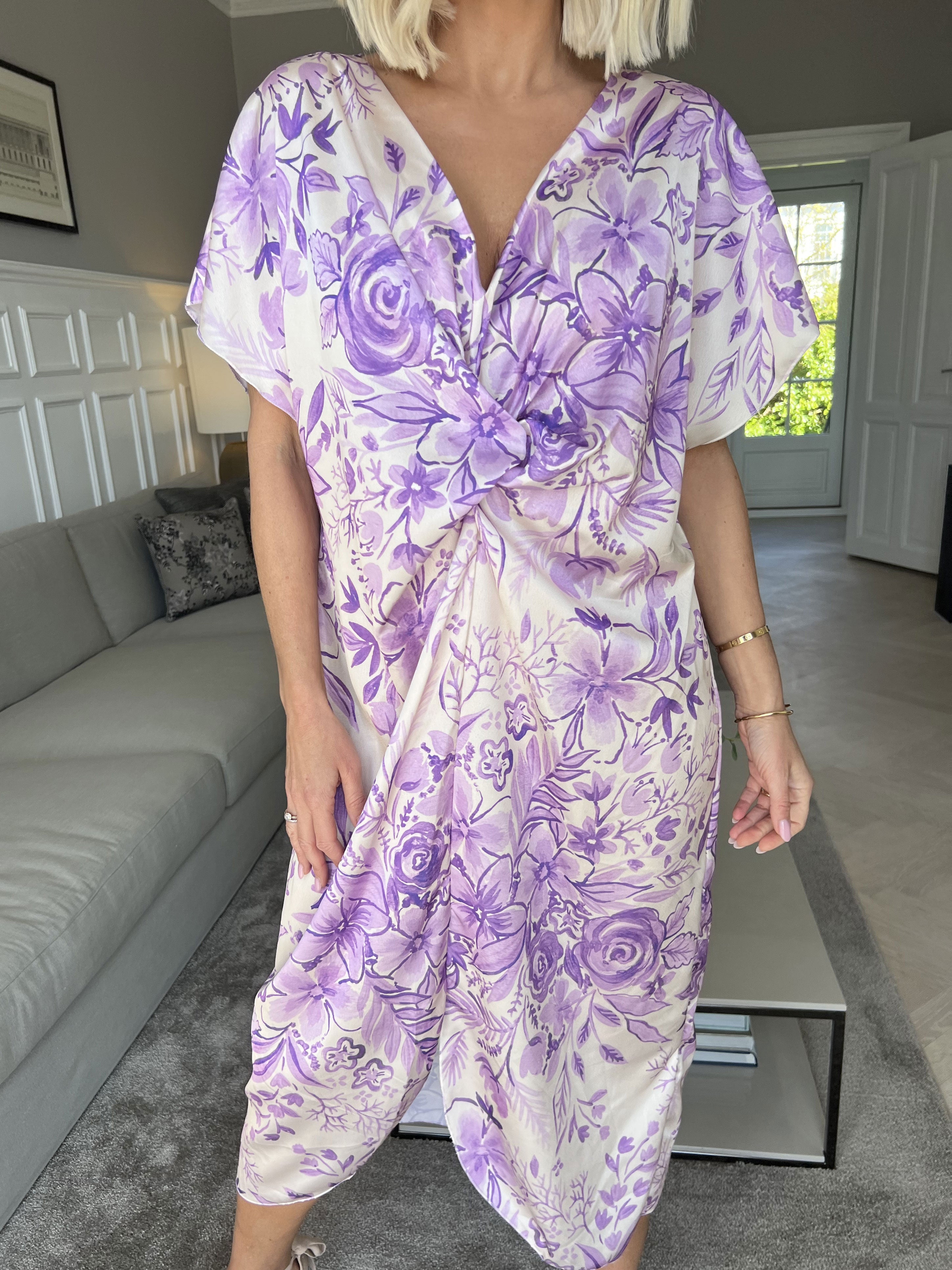 Juno Flower - Söt klänning i sidenlook med blommigt tryck