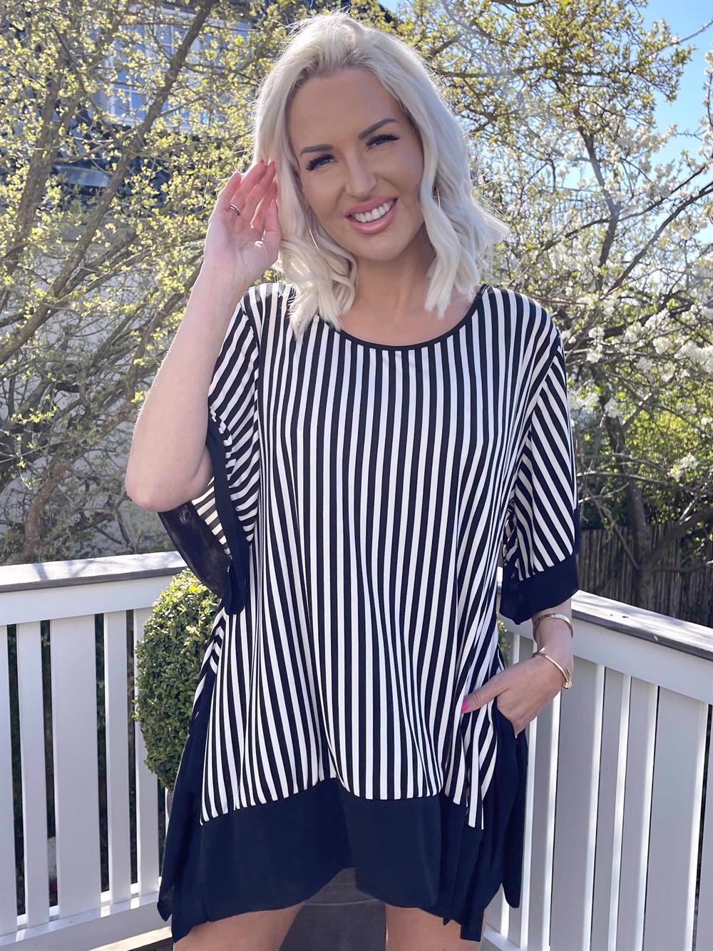 Kadia - Tunica med breda svarta kanter