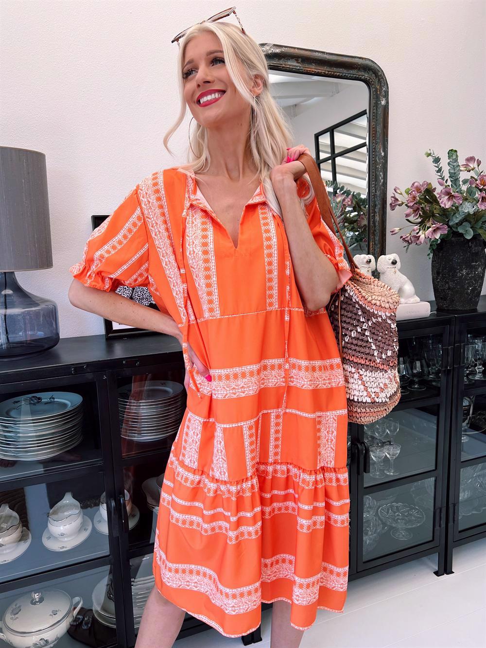 Kanja - Klänning med mönster och volangkant på ärmen