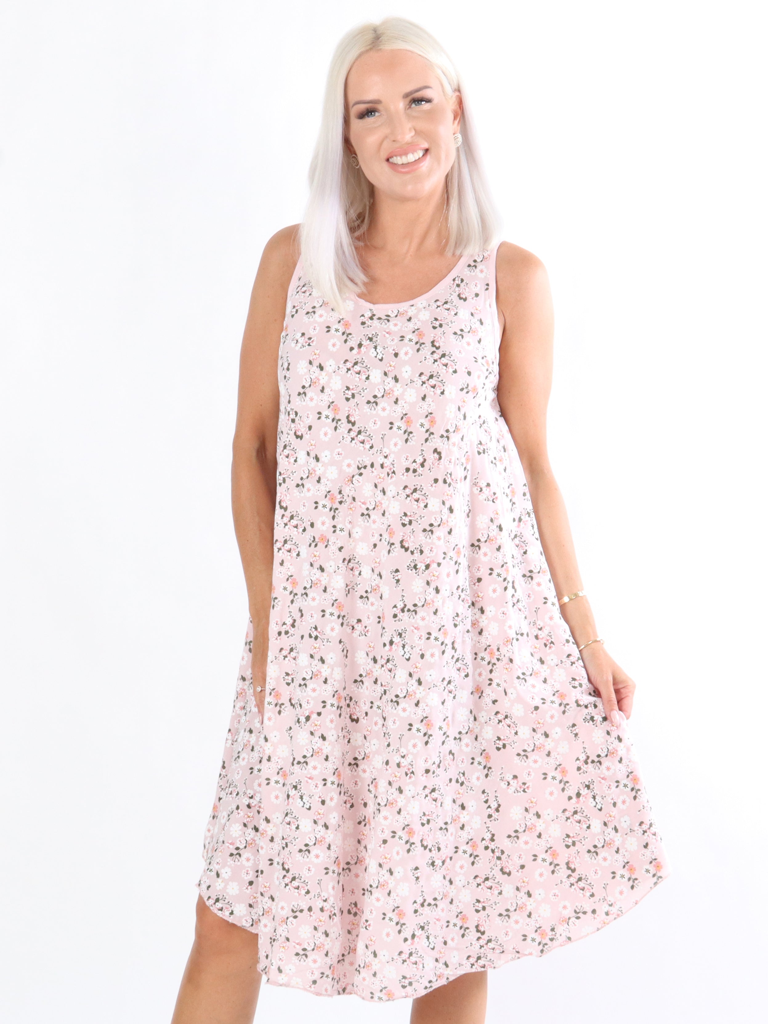 Katiana - Armégrön sommarklänning i A-form med små blommor