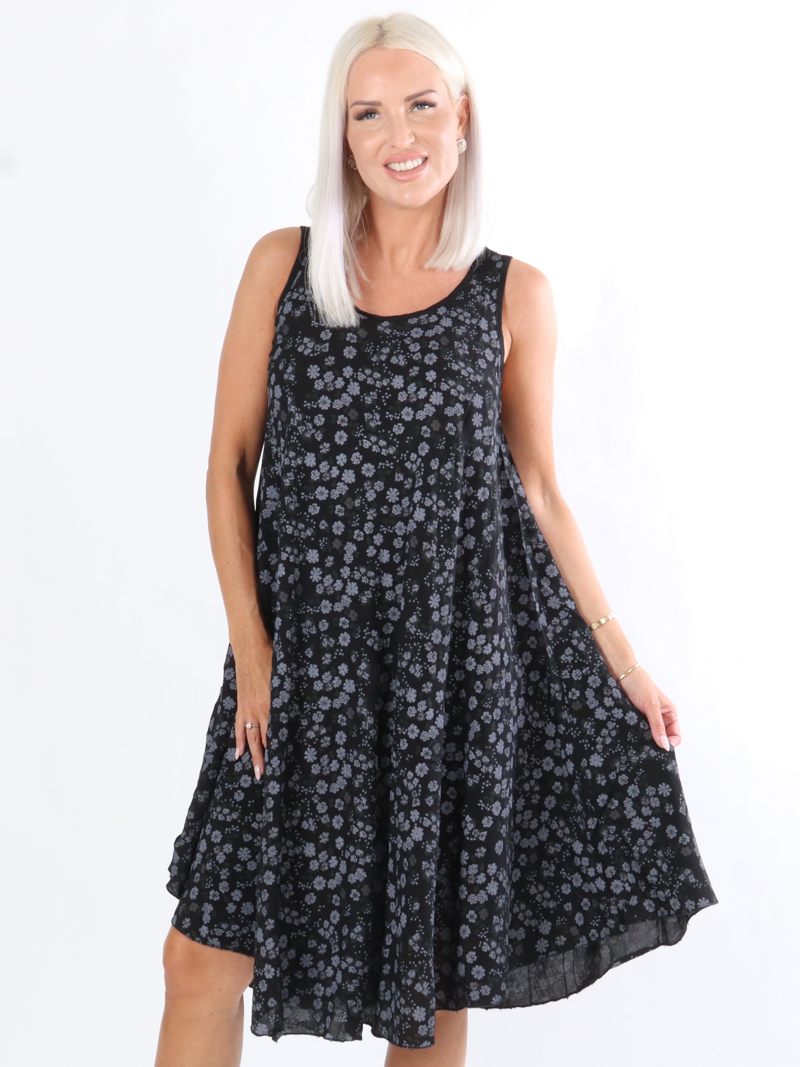 Katiana - Armégrön sommarklänning i A-form med små blommor