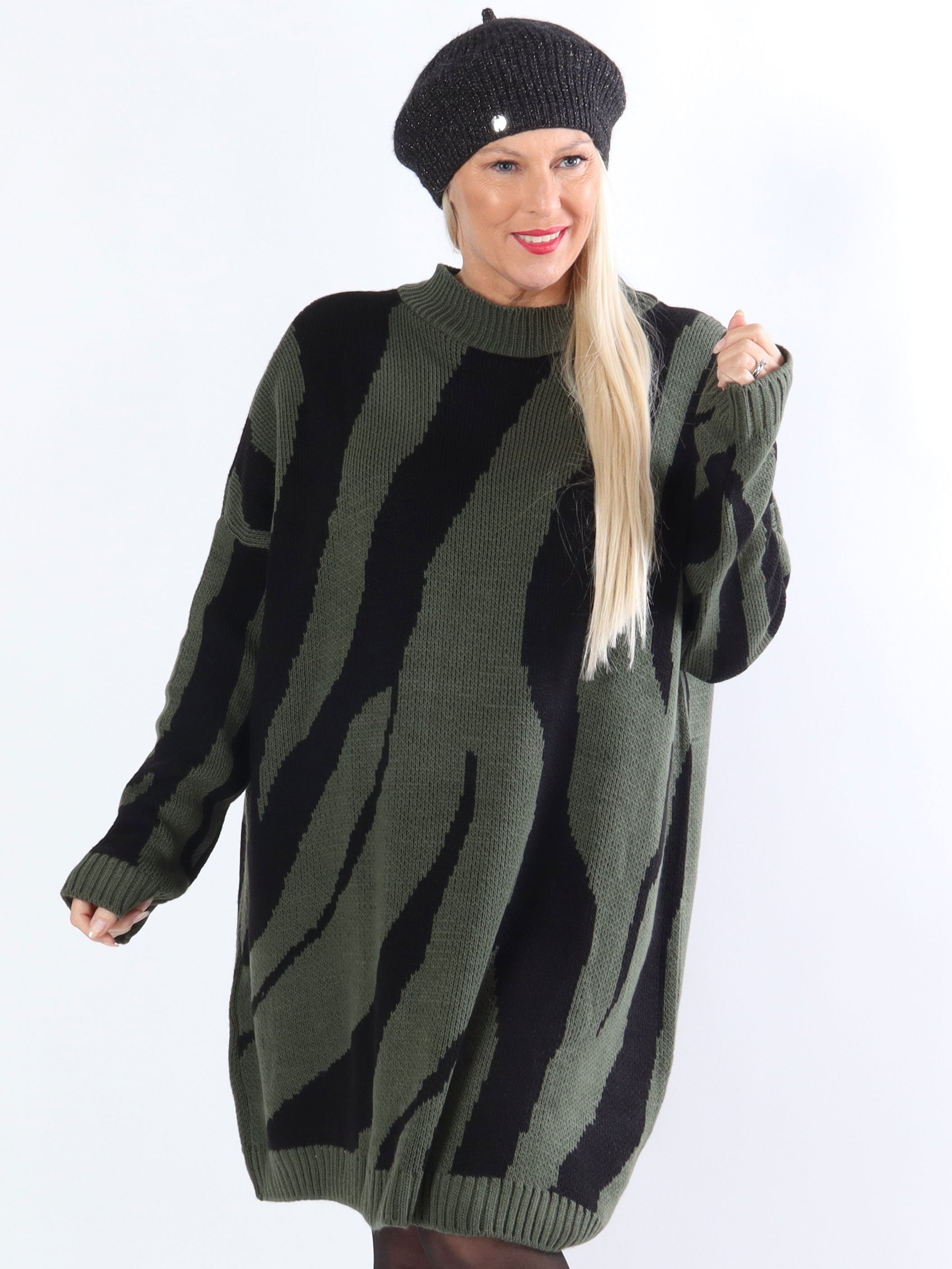 Katya - Mjuk stickad plus size klänning med stort zebratryck