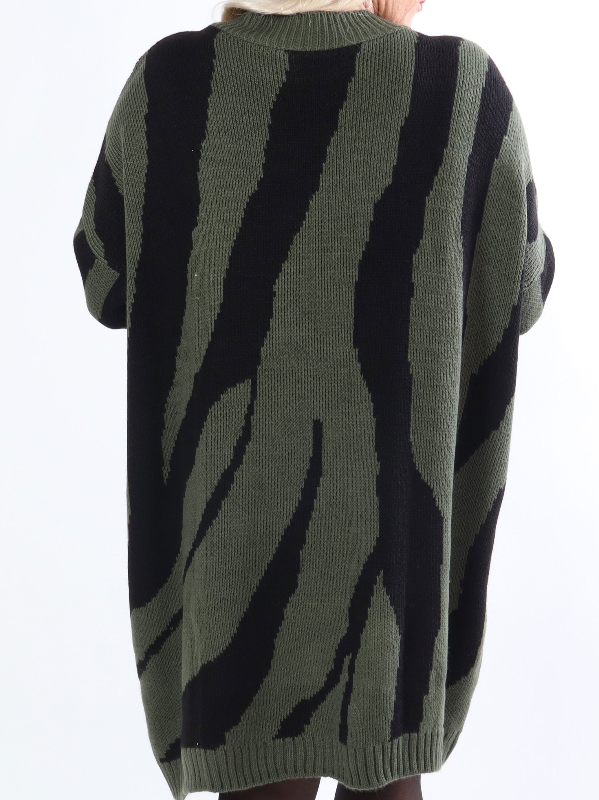 Katya - Mjuk stickad plus size klänning med stort zebratryck