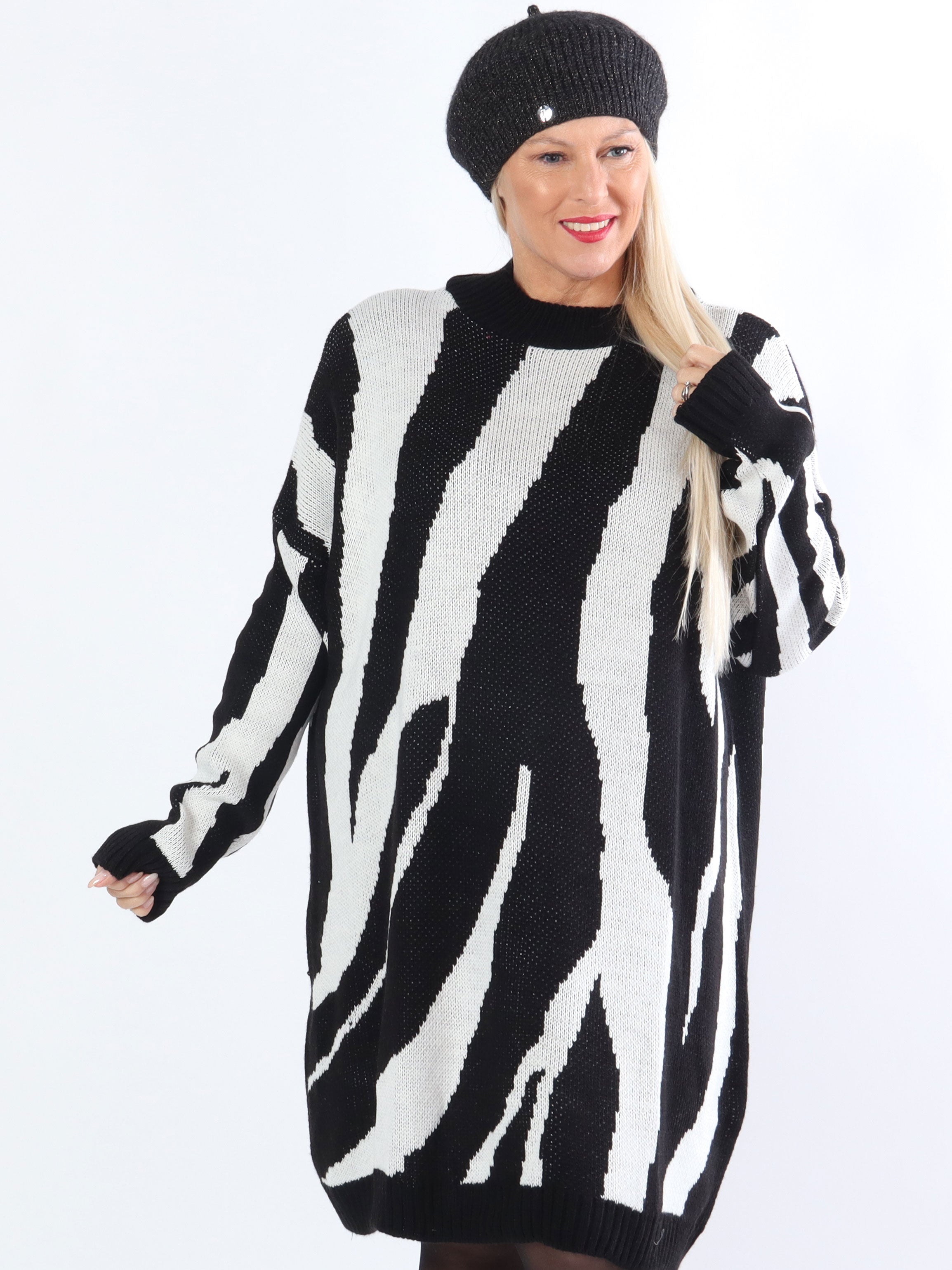 Katya - Mjuk stickad plus size klänning med stort zebratryck