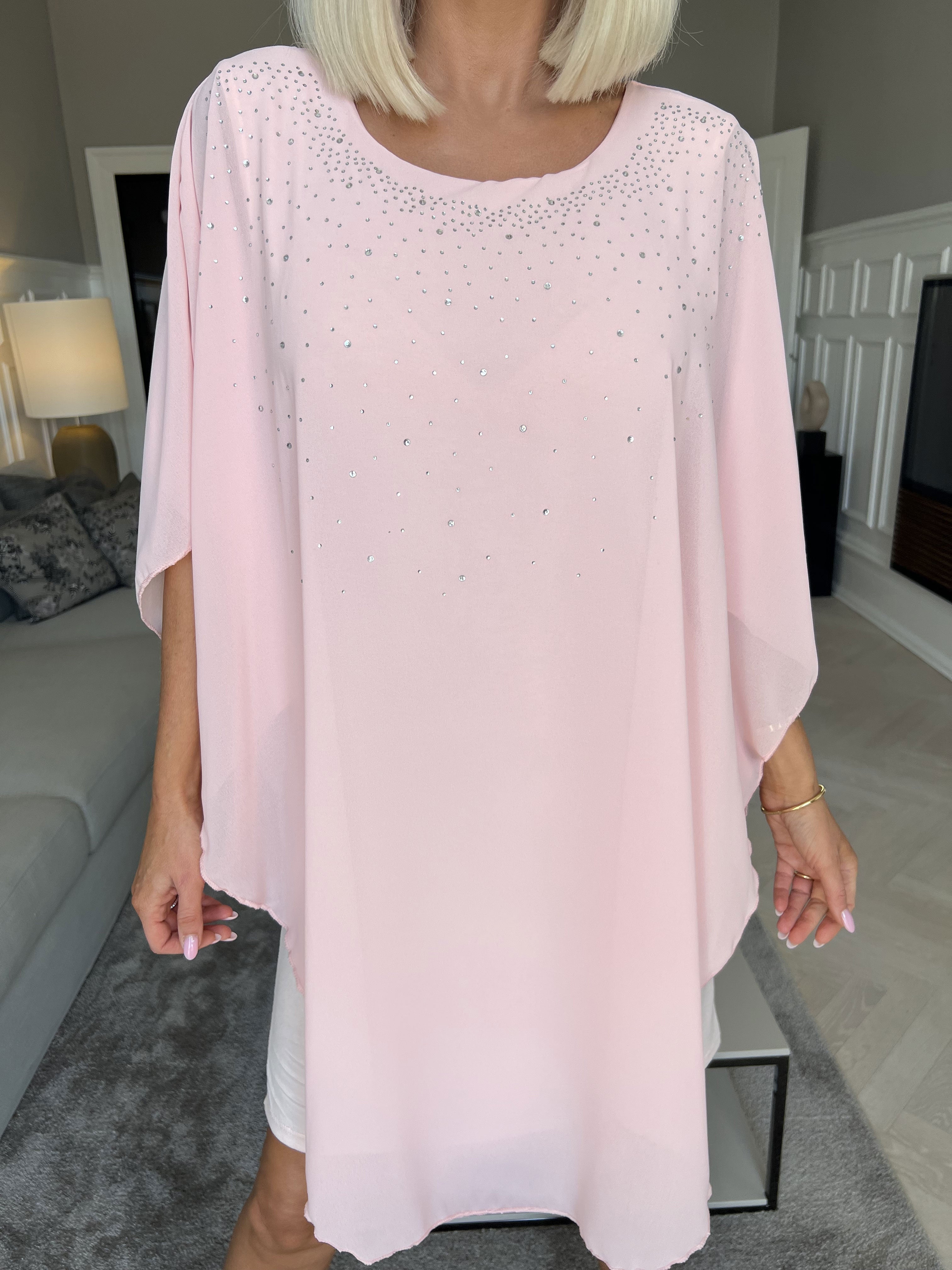 Kenya Crystal - Tunikaklänning med chiffonglager och mockborttagning