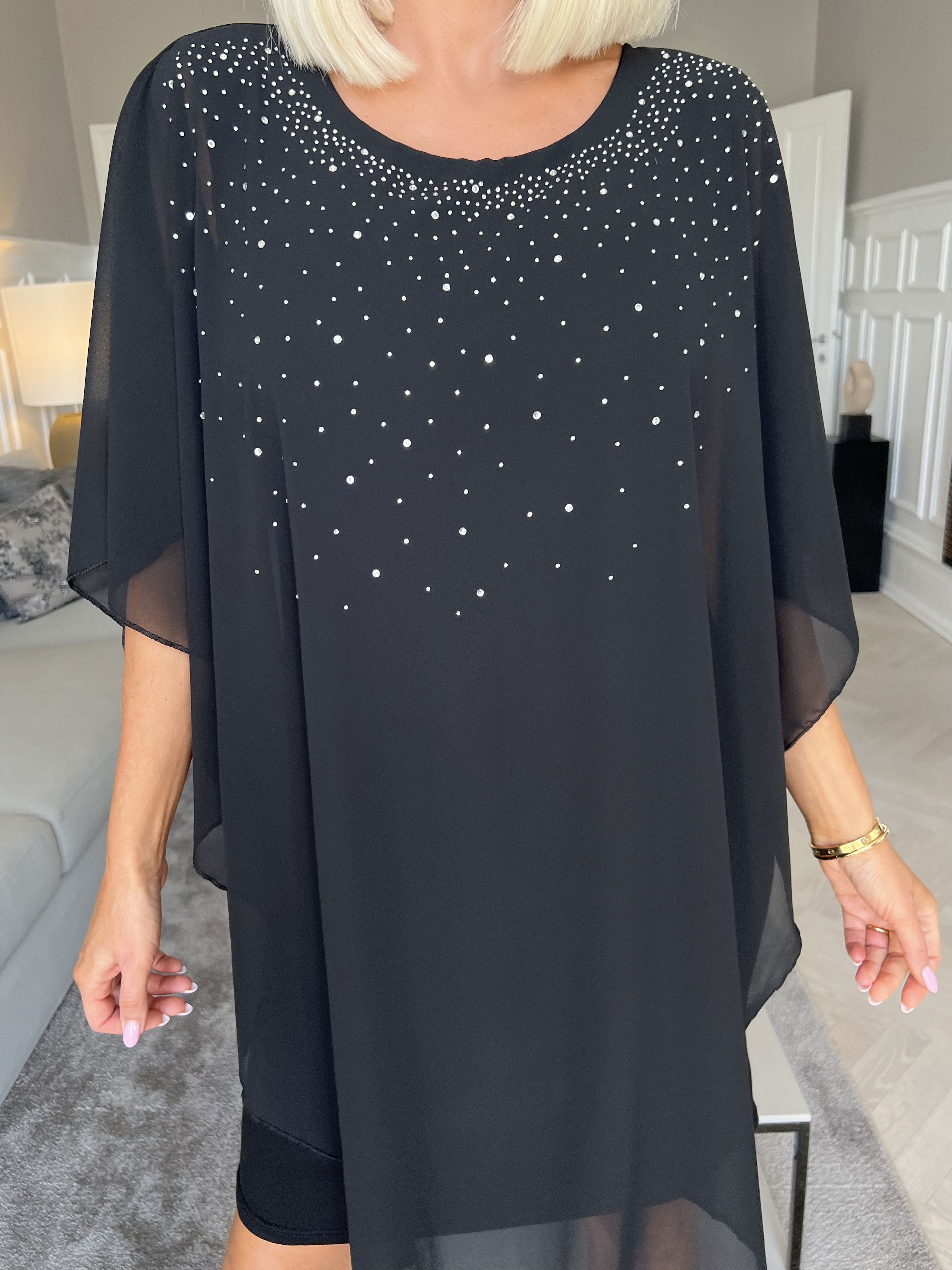 Kenya Crystal - Tunikaklänning med chiffonglager och mockborttagning