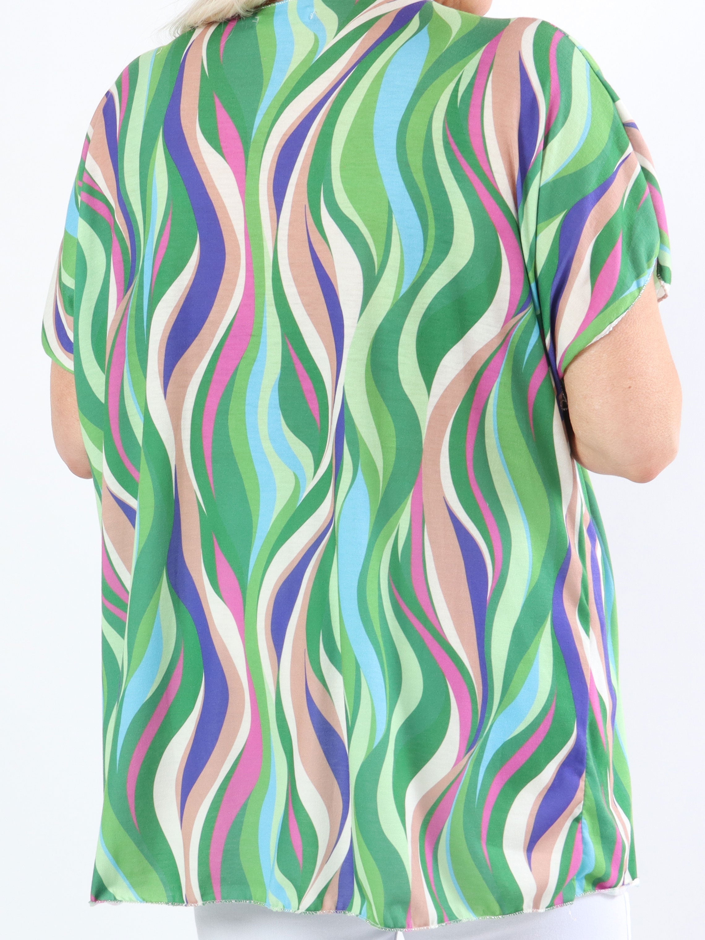 Kirsa - Mjuk flerfärgad plus size blus med v-hals