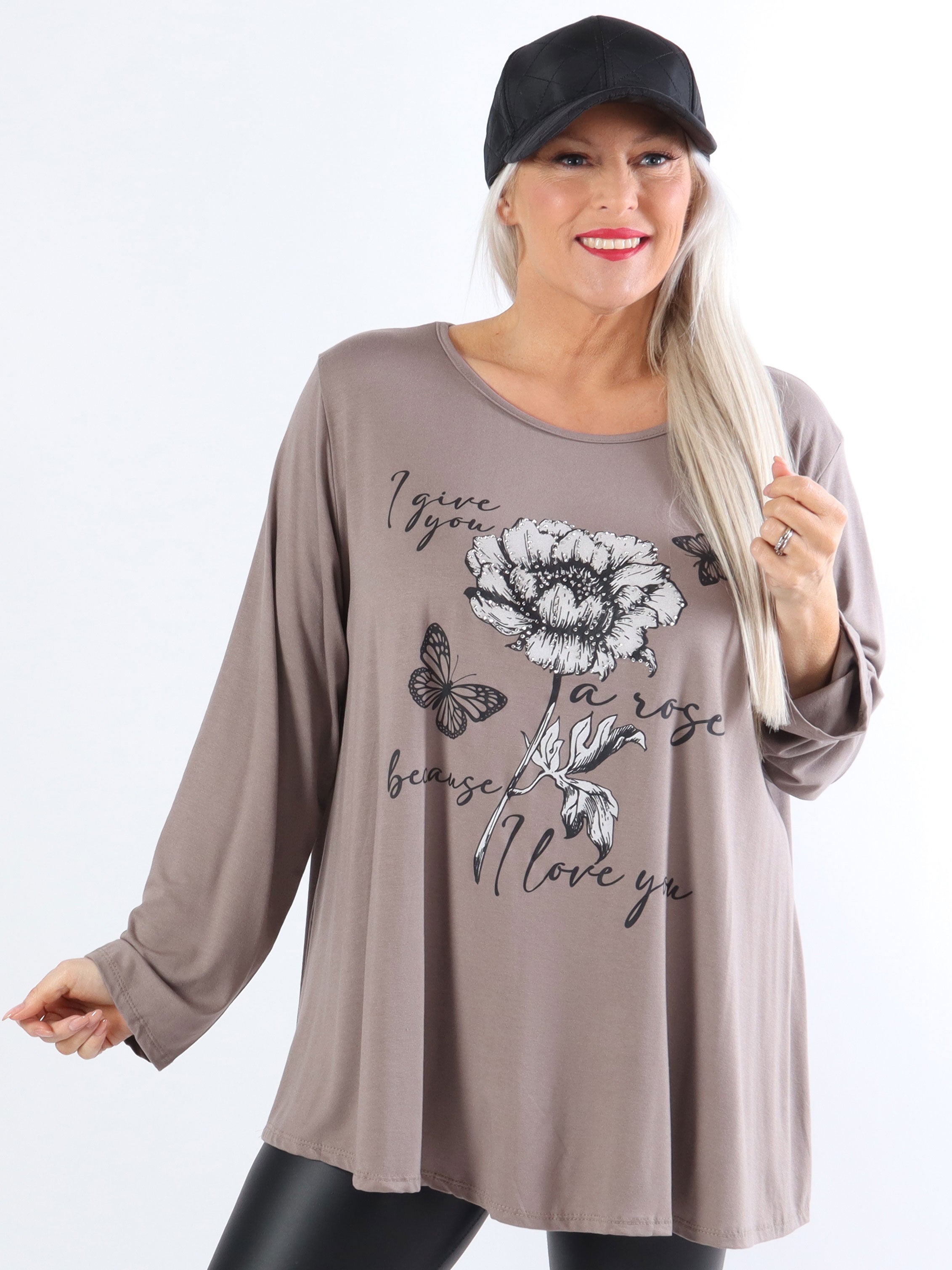 Klara - Plus size blus i viskos med imiterad kant och tryck