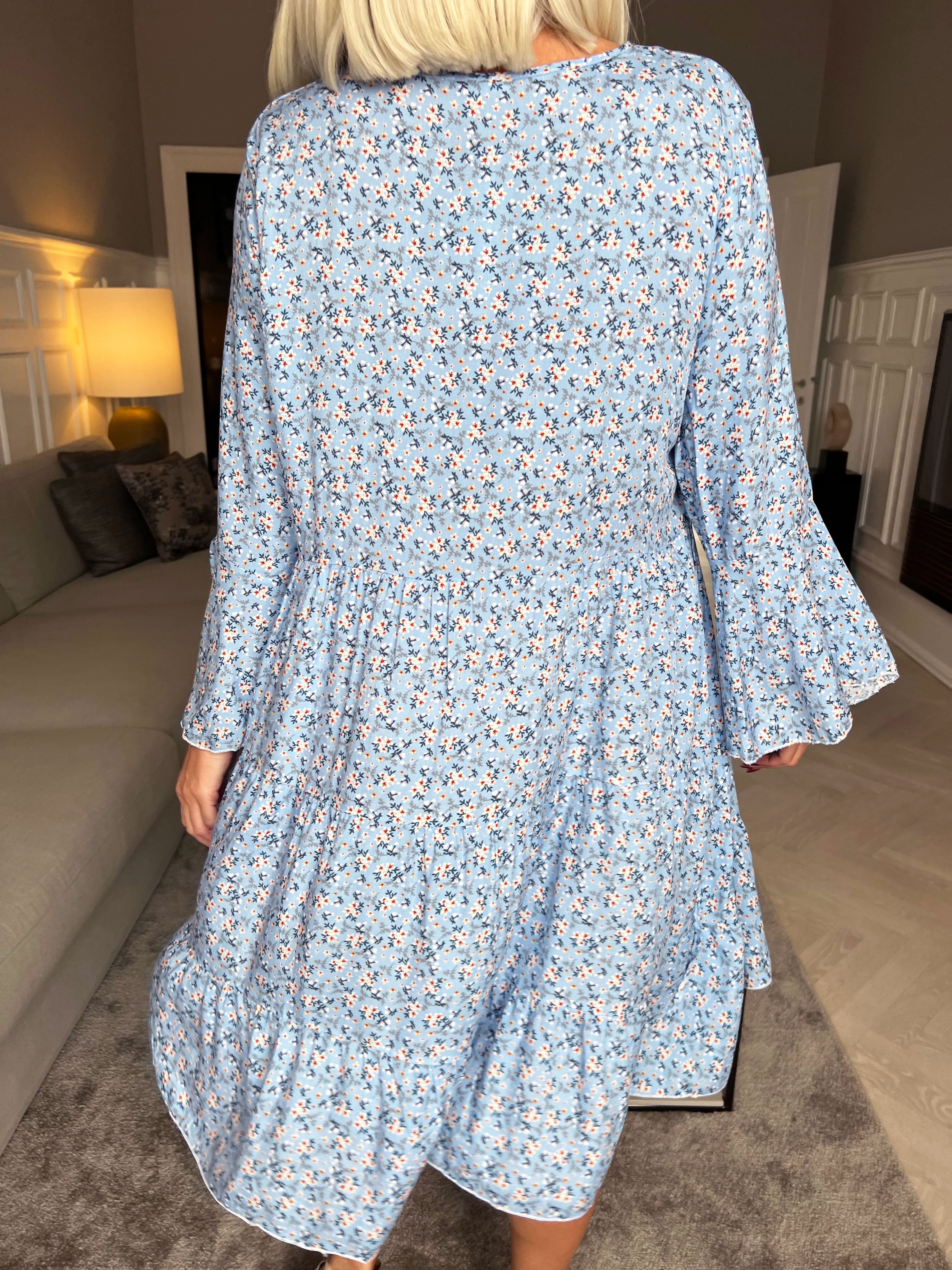 Karla - Vacker blommig bomullsklänning med knappar - Red