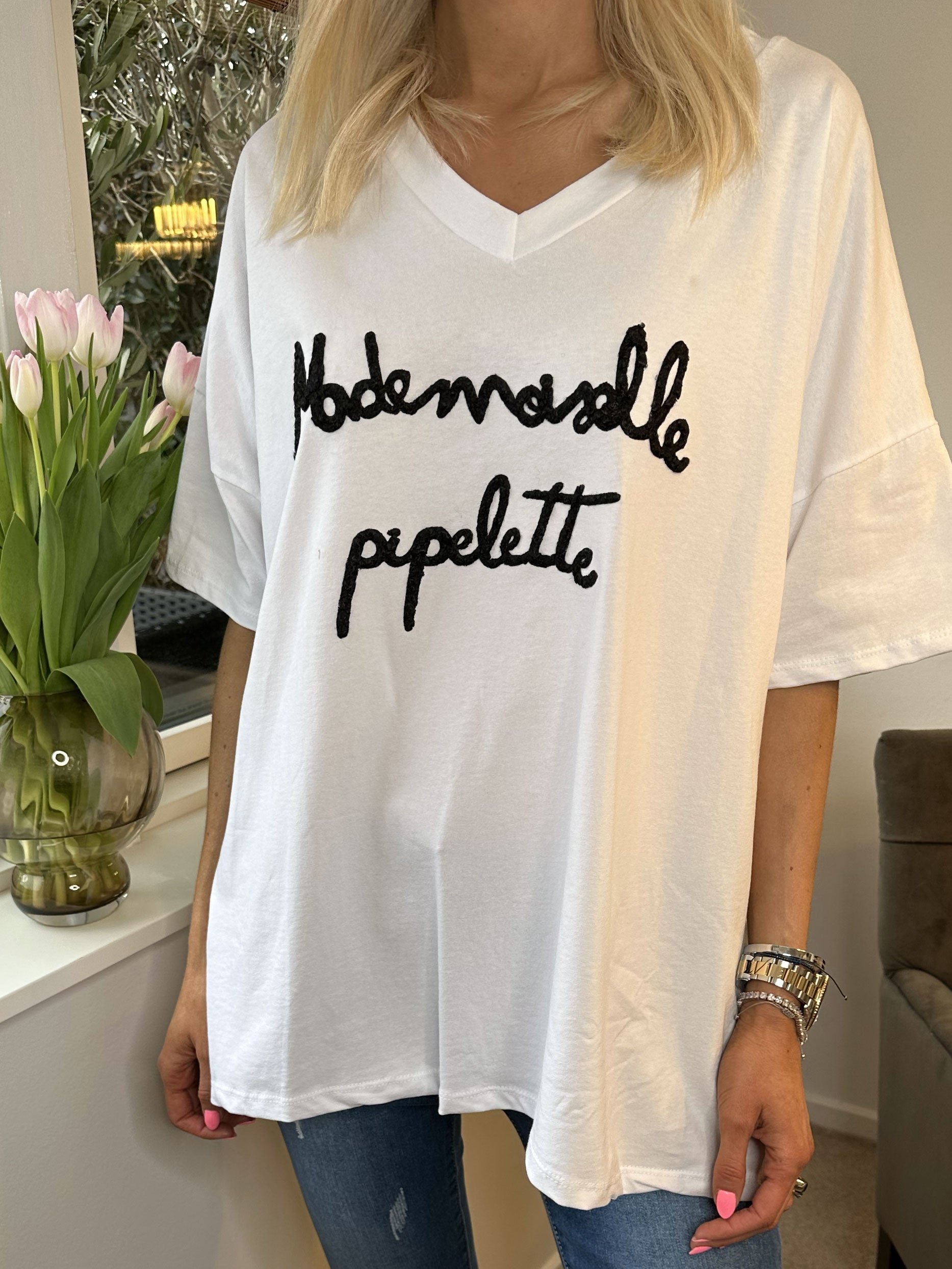 Lady - Vit t-shirt med v-hals och text på bröstet