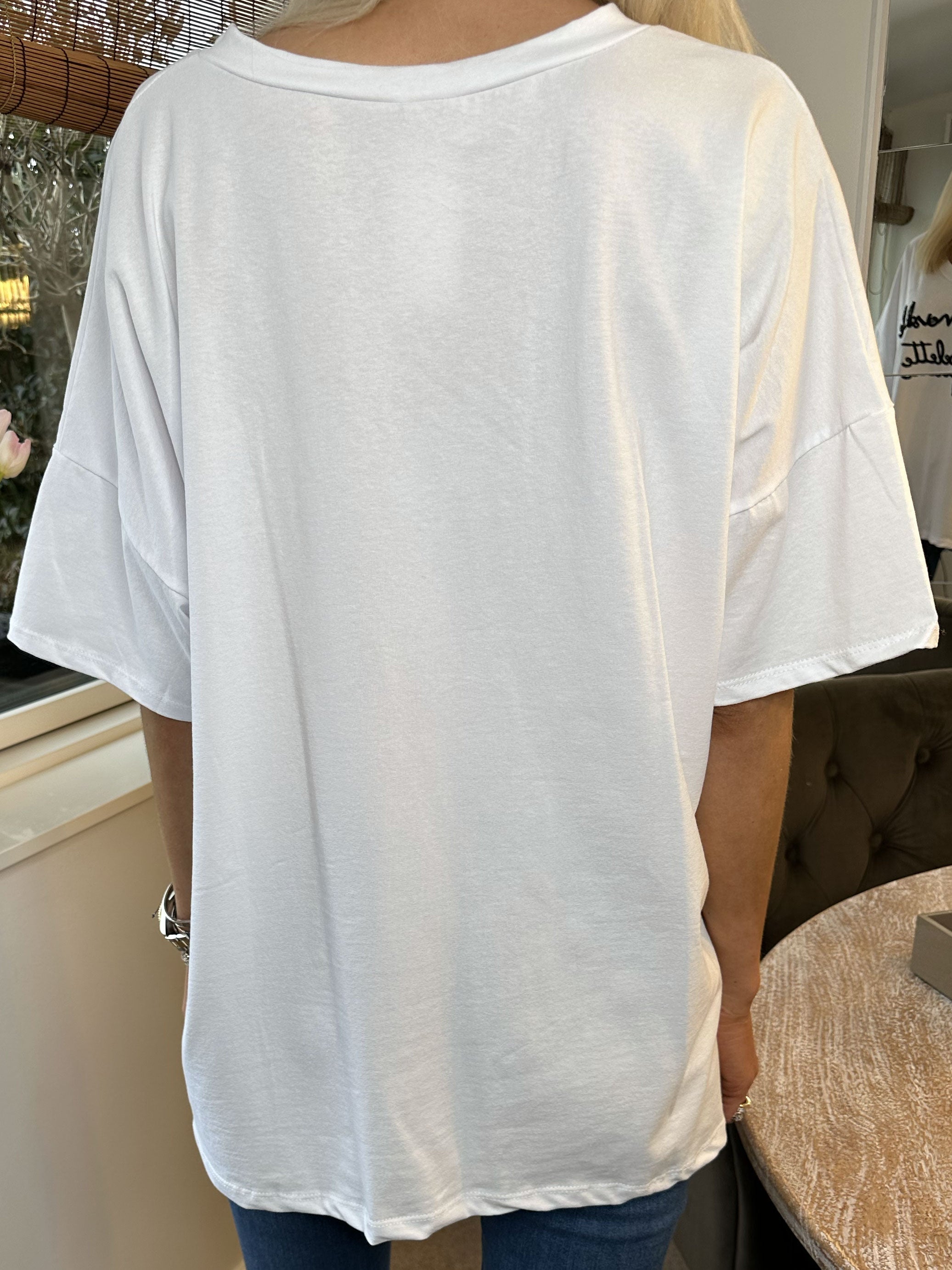 Lady - Vit t-shirt med v-hals och text på bröstet