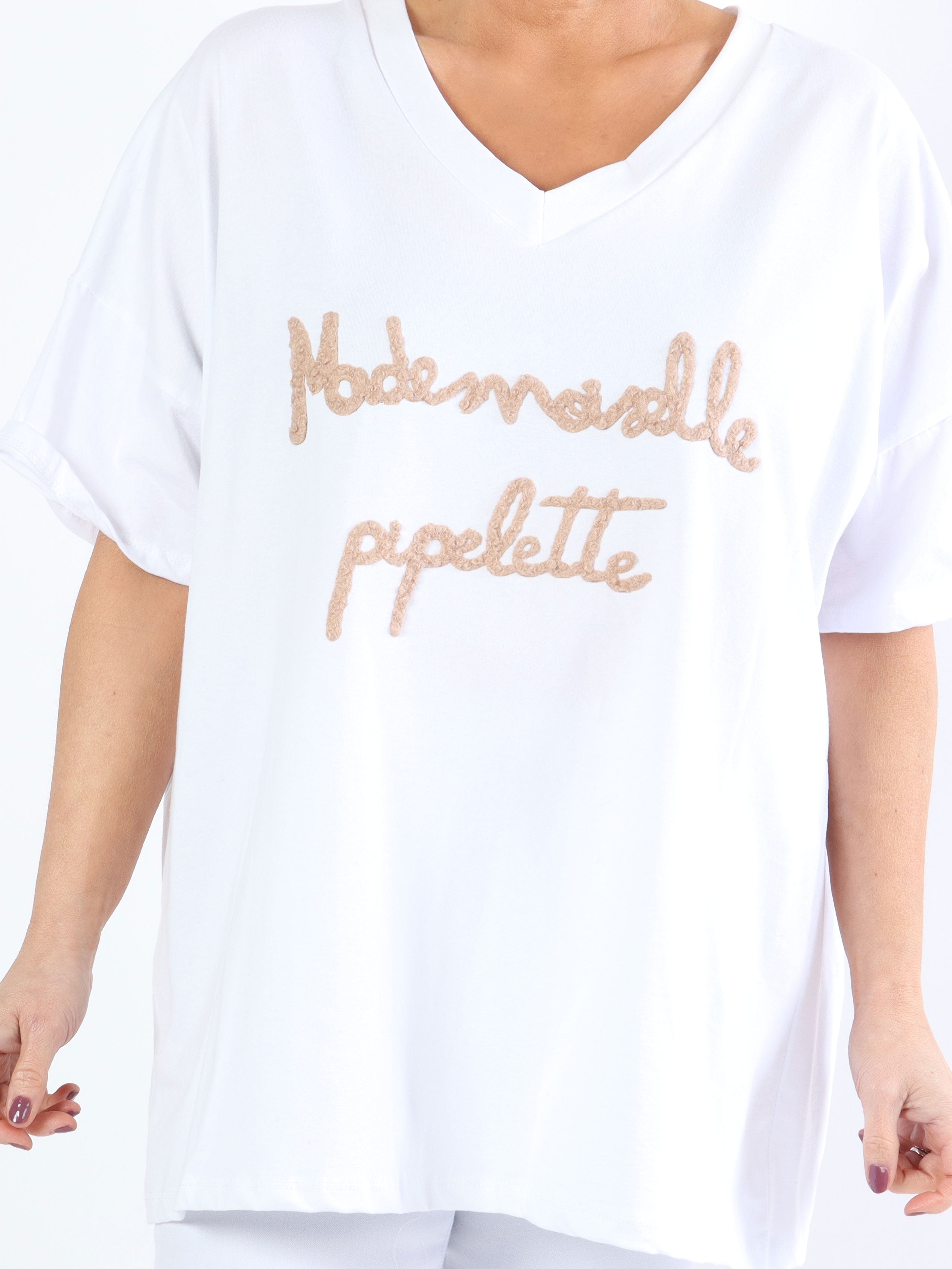 Lady - Vit plus size t-shirt med v-ringning och text på bröstet