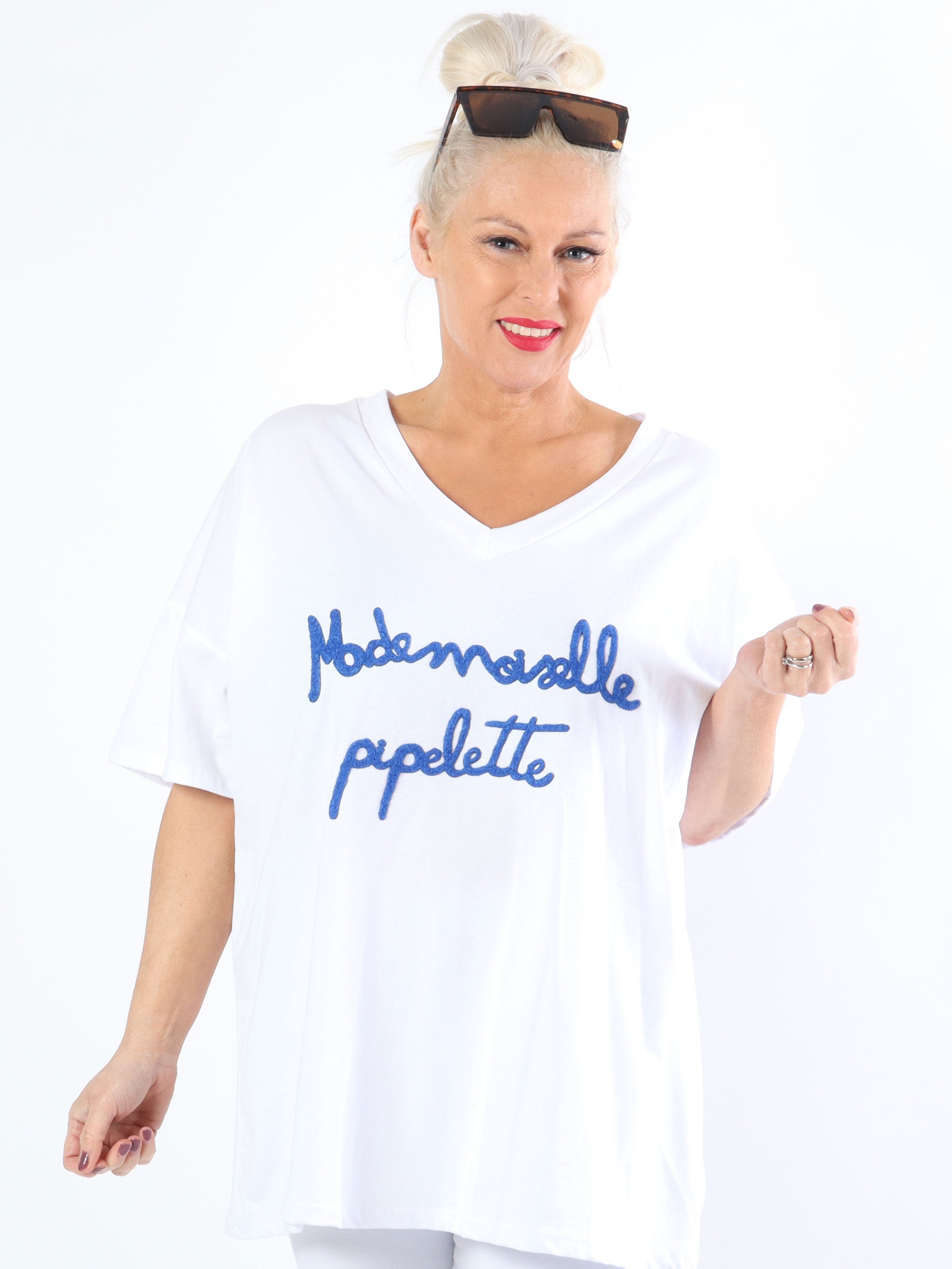 Lady - Vit plus size t-shirt med v-ringning och text på bröstet