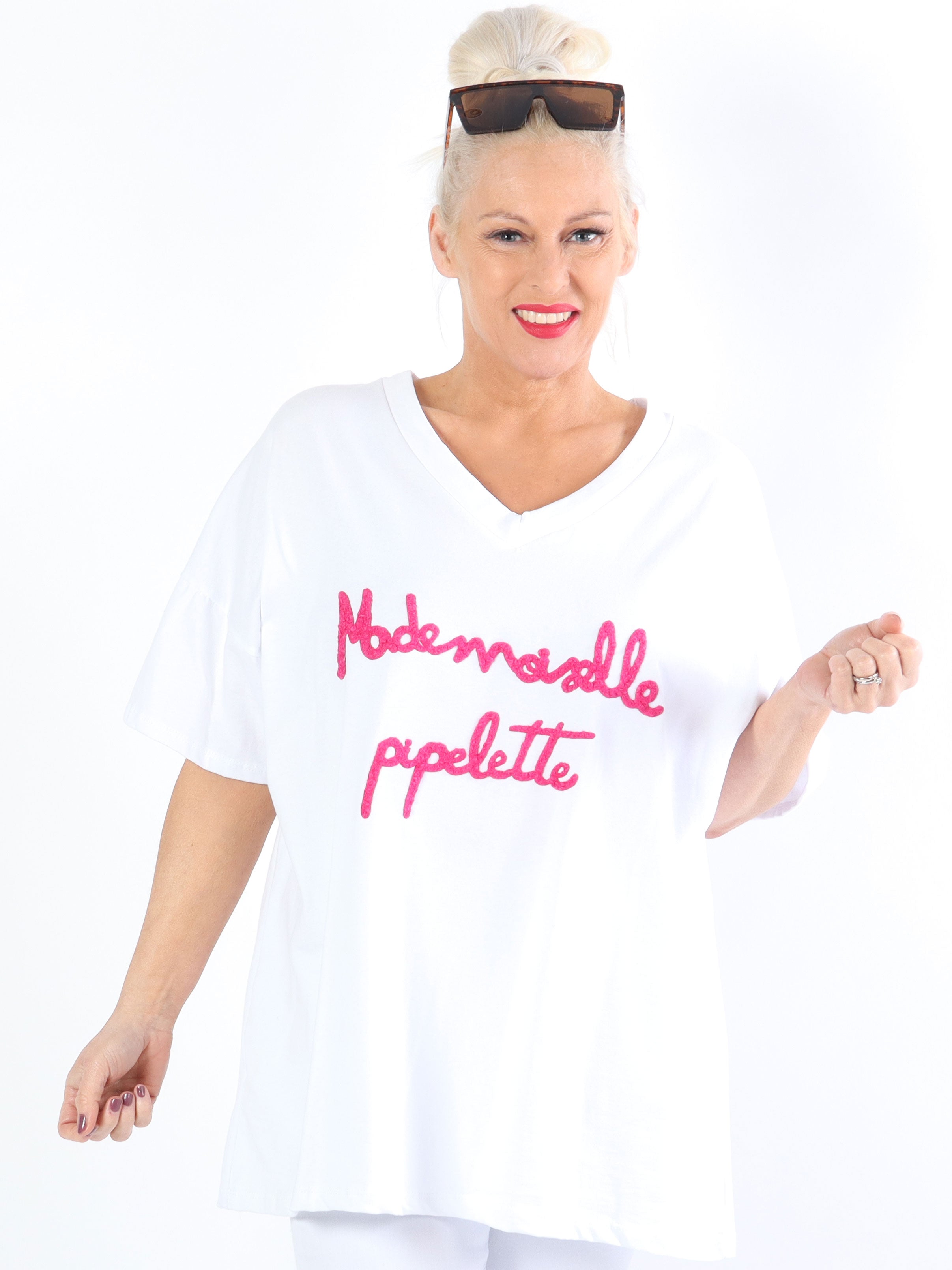 Lady - Vit plus size t-shirt med v-ringning och text på bröstet