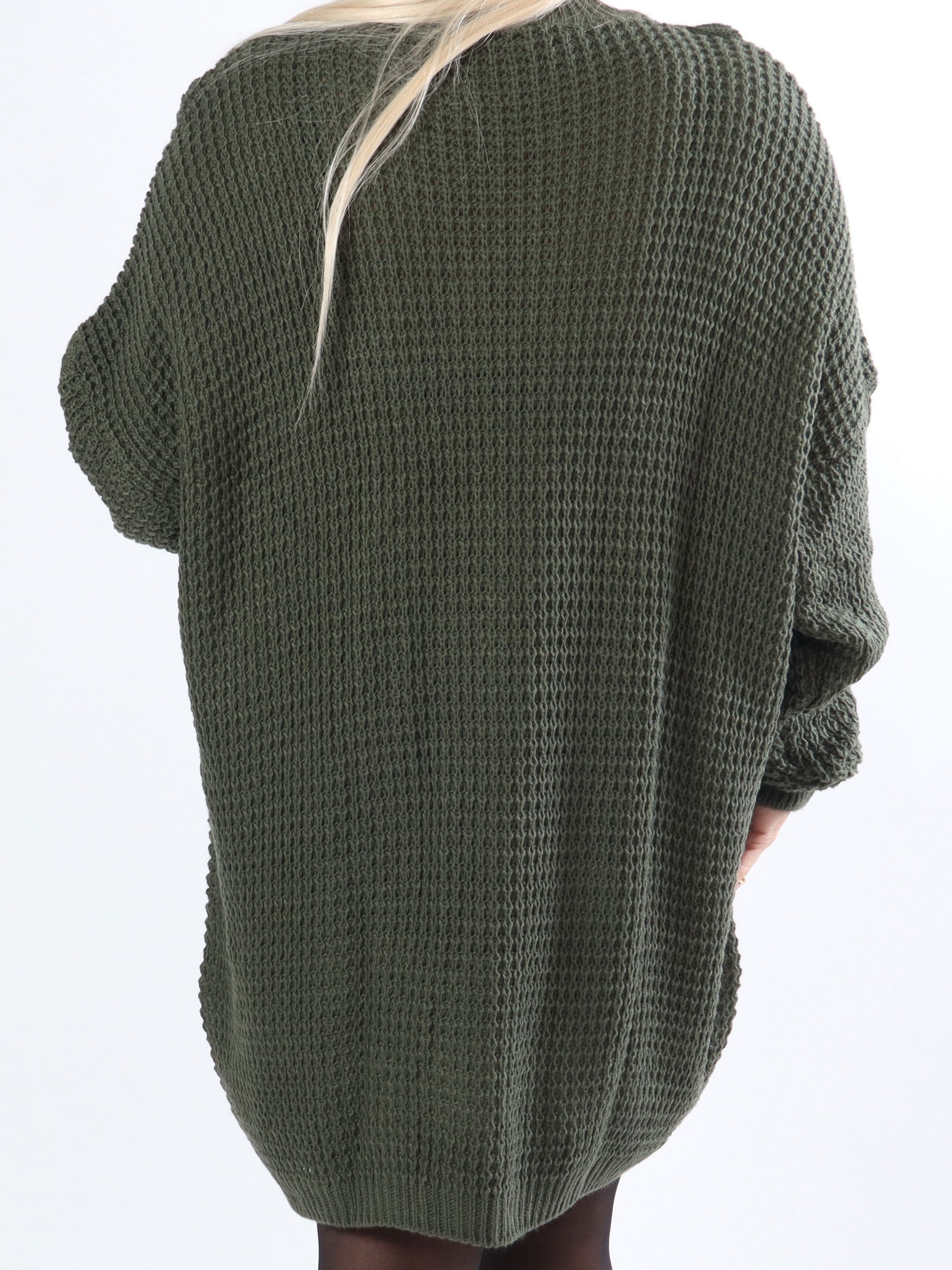 Lalisa - Plus size stickad klänning med kabelstickning och volanger - Blue