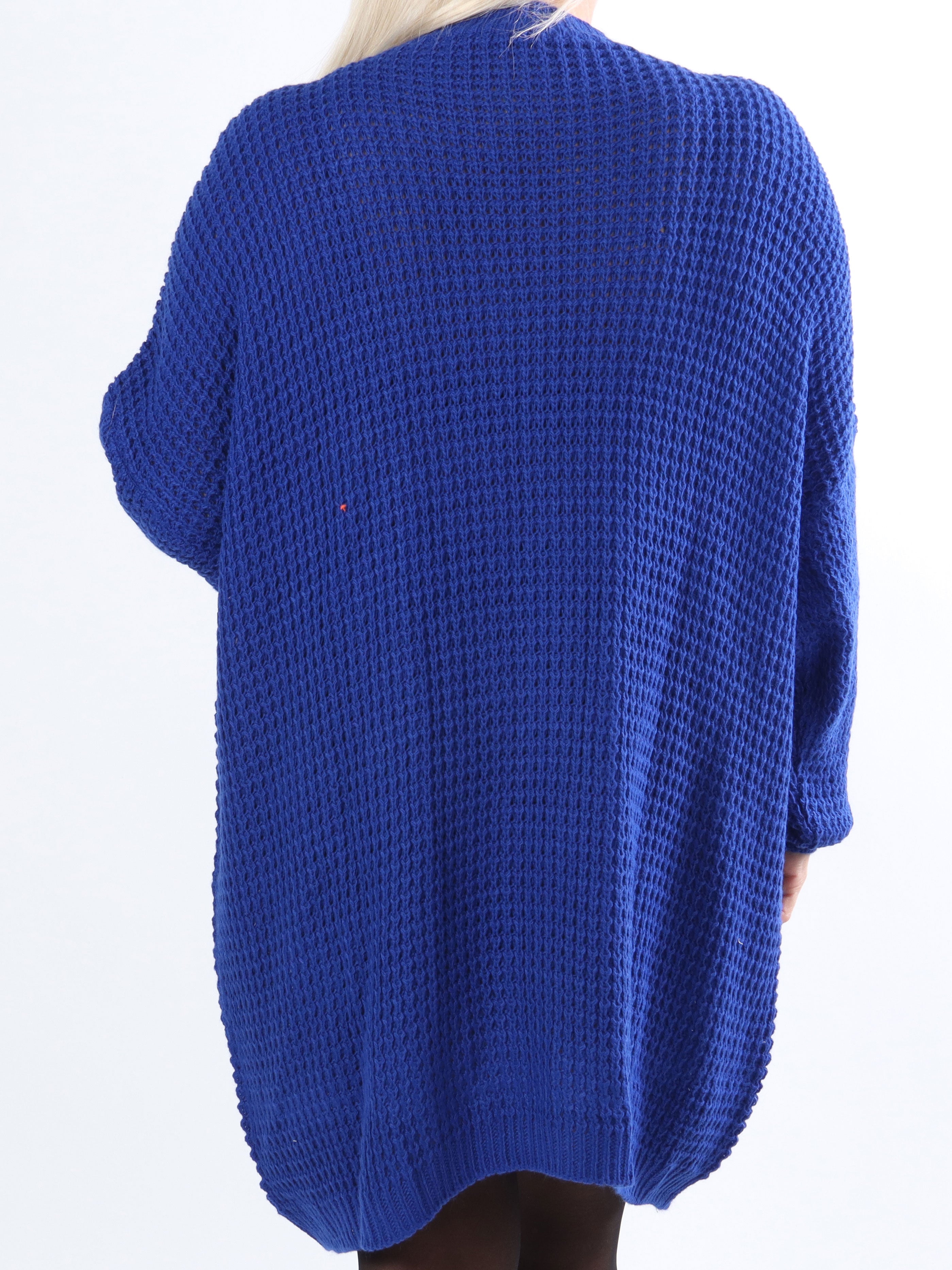 Lalisa - Plus size stickad klänning med kabelstickning och volanger