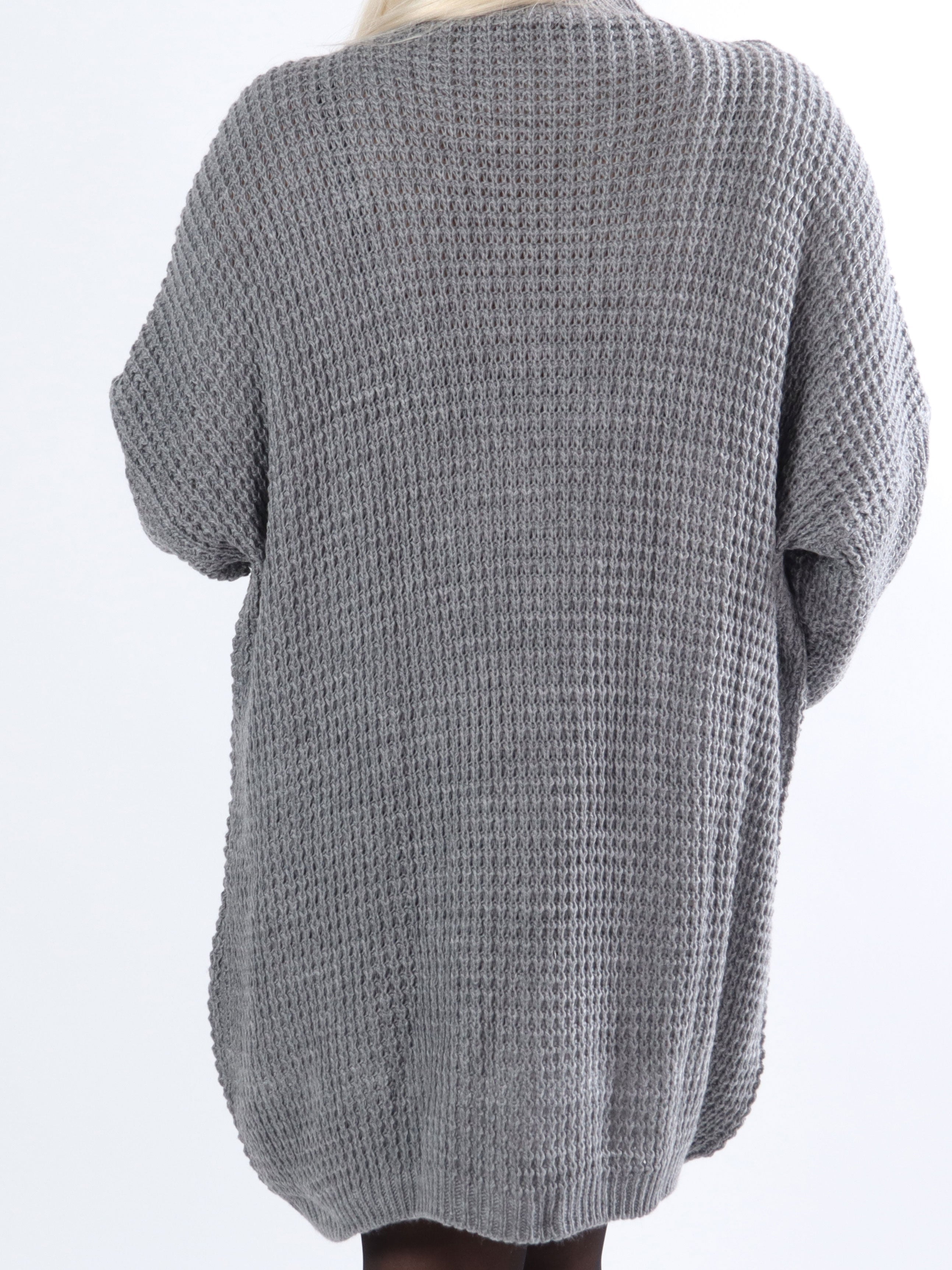 Lalisa - Plus size stickad klänning med kabelstickning och volanger