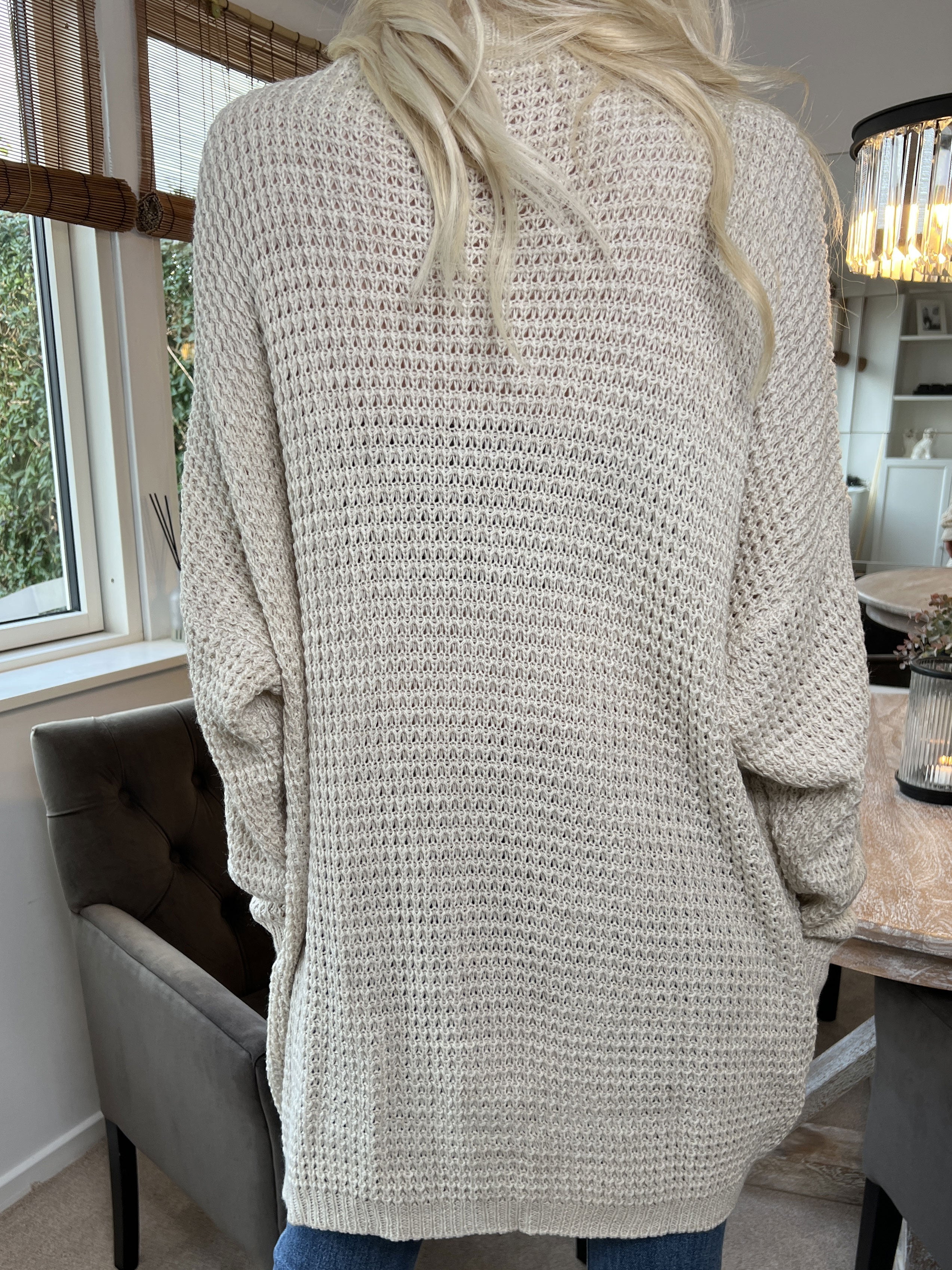 Lalisa - Söt stickad klänning med kabelstickning och volanger - Red