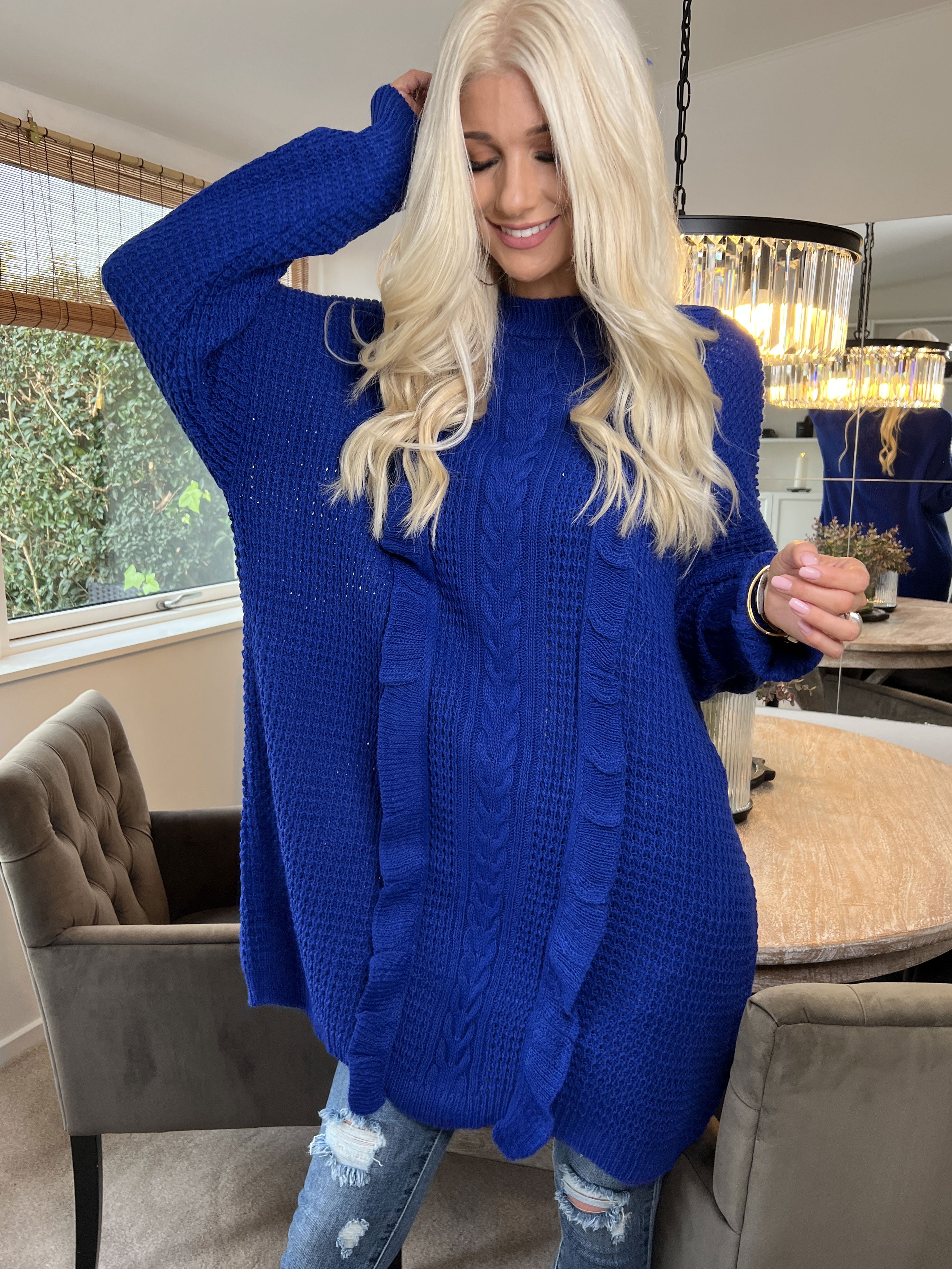 Lalisa - Söt stickad klänning med kabelstickning och volanger - Black