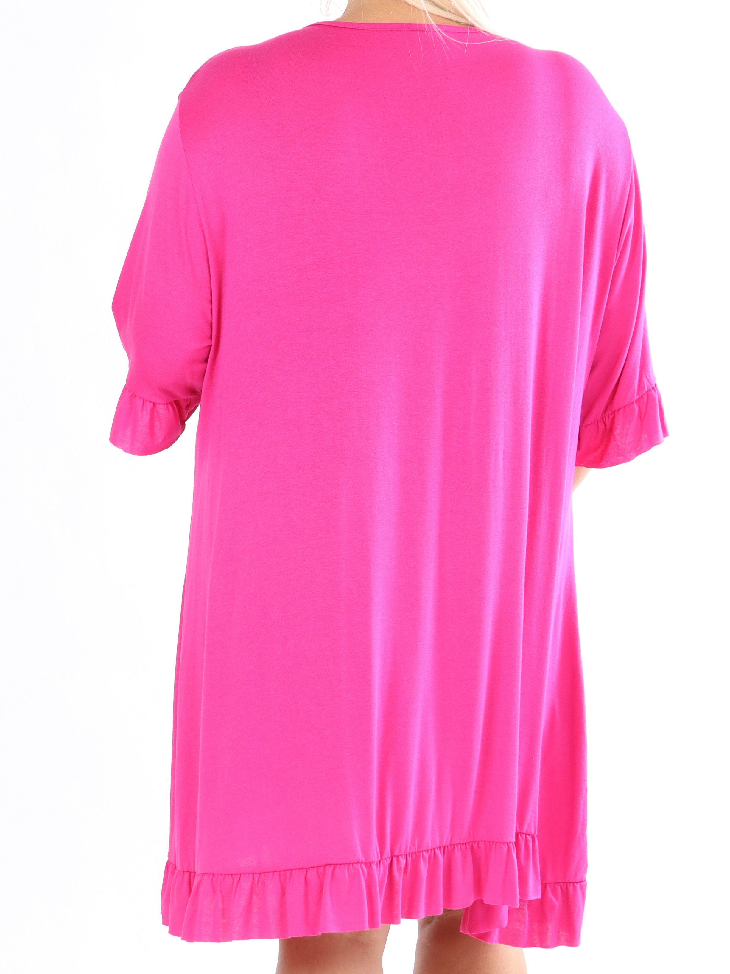 Leonara - Enkel plus size klänning i viskos med volangkanter