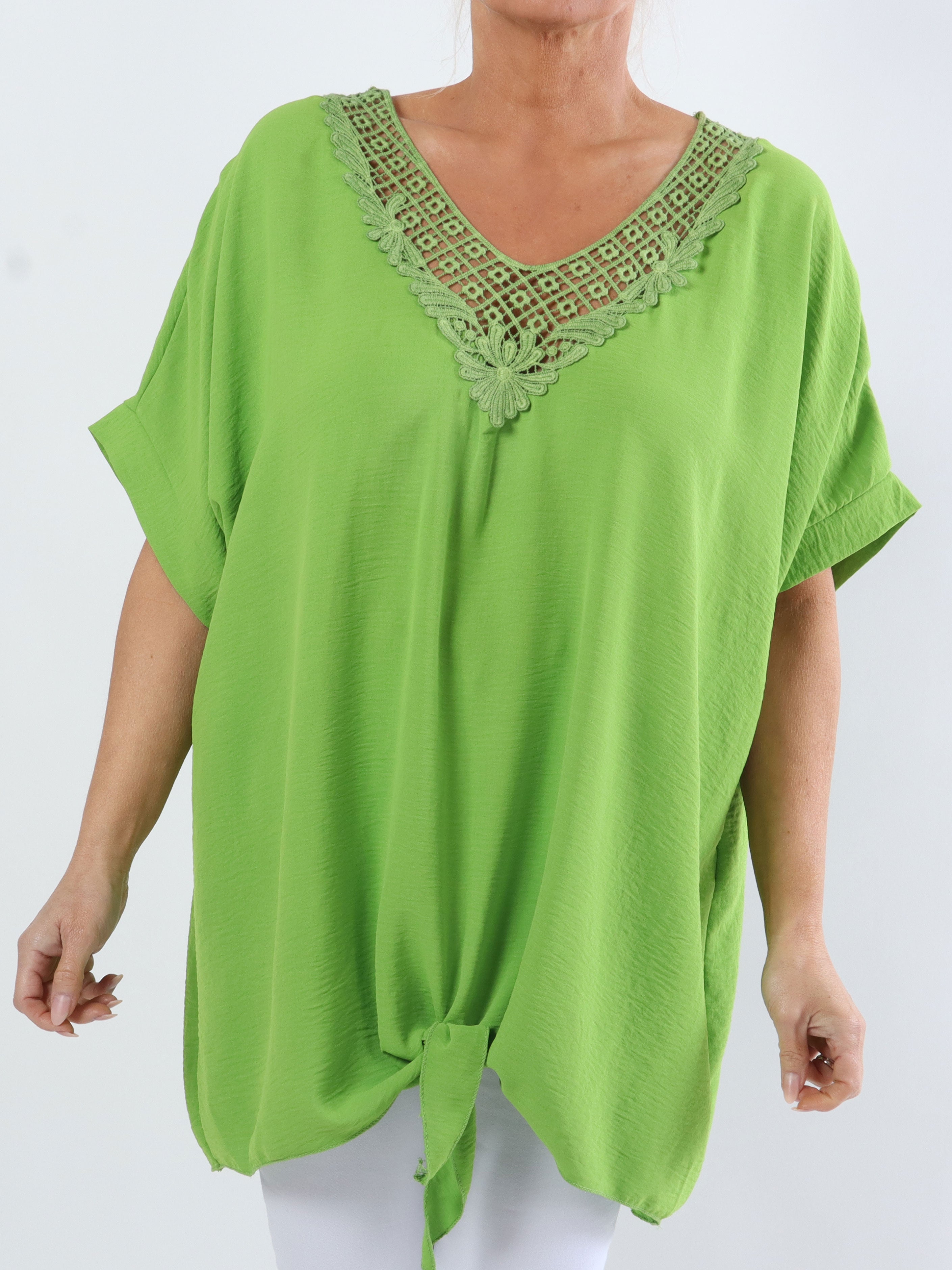 Lilly - Vacker plus size tunika med unik halsringning