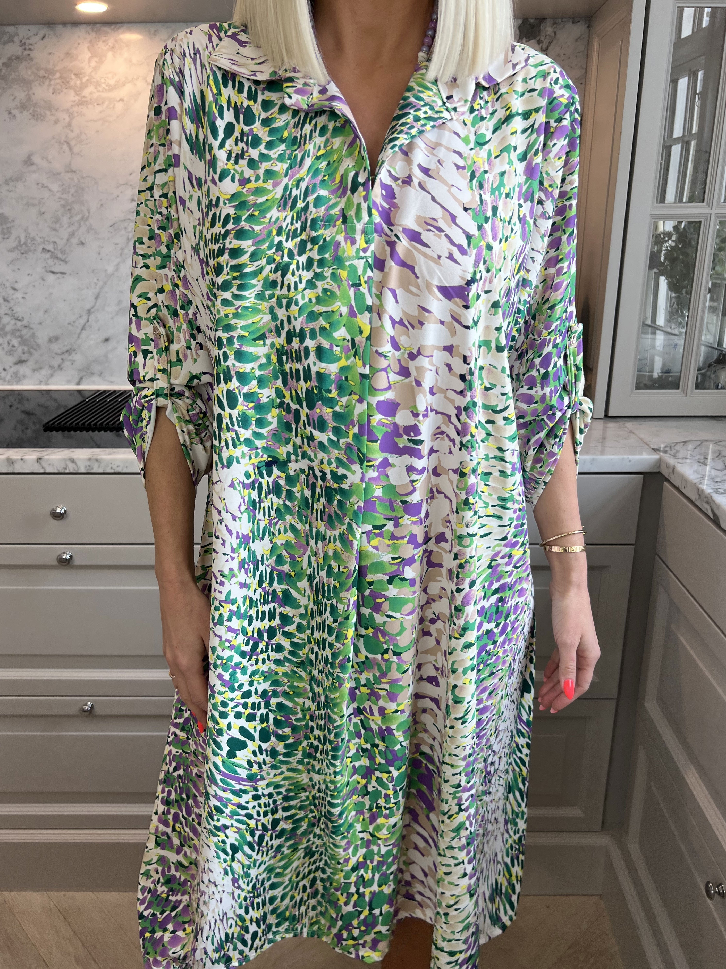 Lilly - Söt mönstrad klänning med skjortkrage