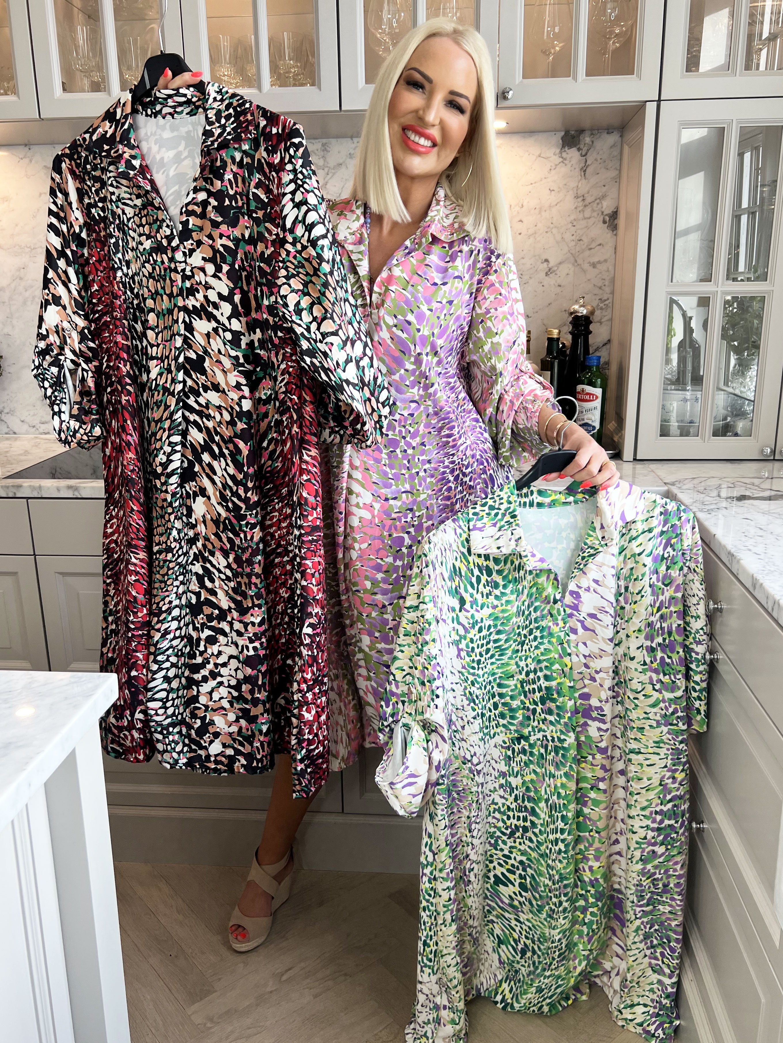 Lilly - Söt mönstrad klänning med skjortkrage