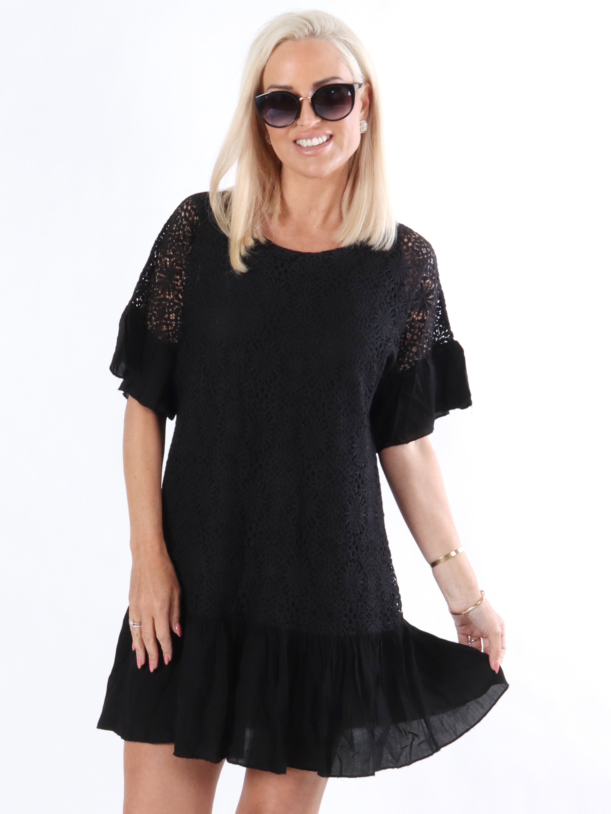 Lilly - Klänning med spets och söta tofsar