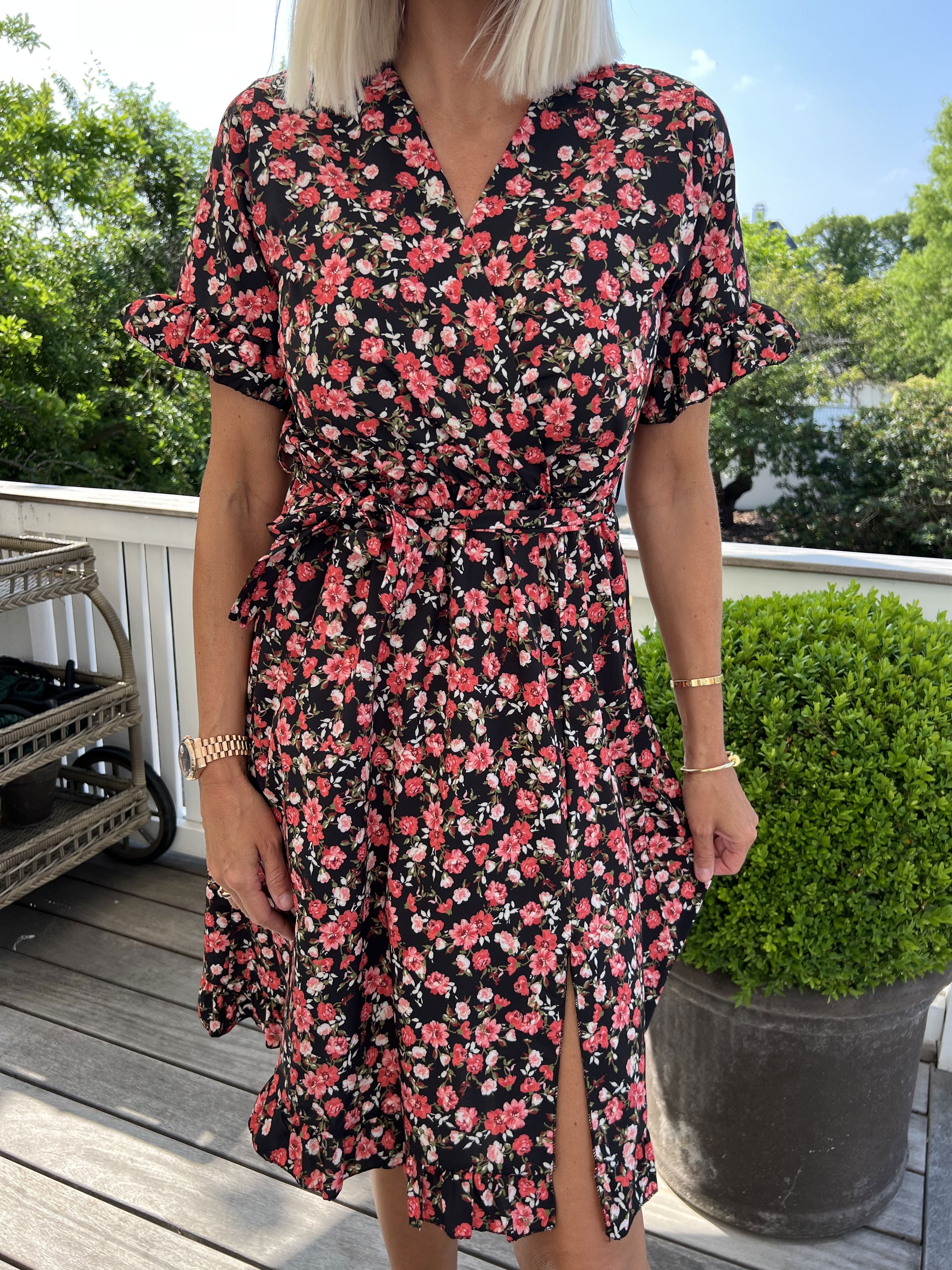 Lima - Söt kort sommarklänning med knytband i midjan