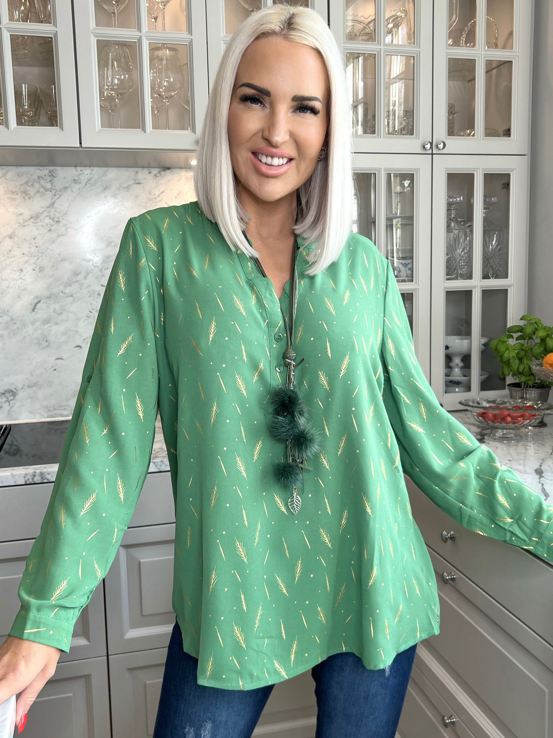 Lina - Fin skjorta med gulddetaljer