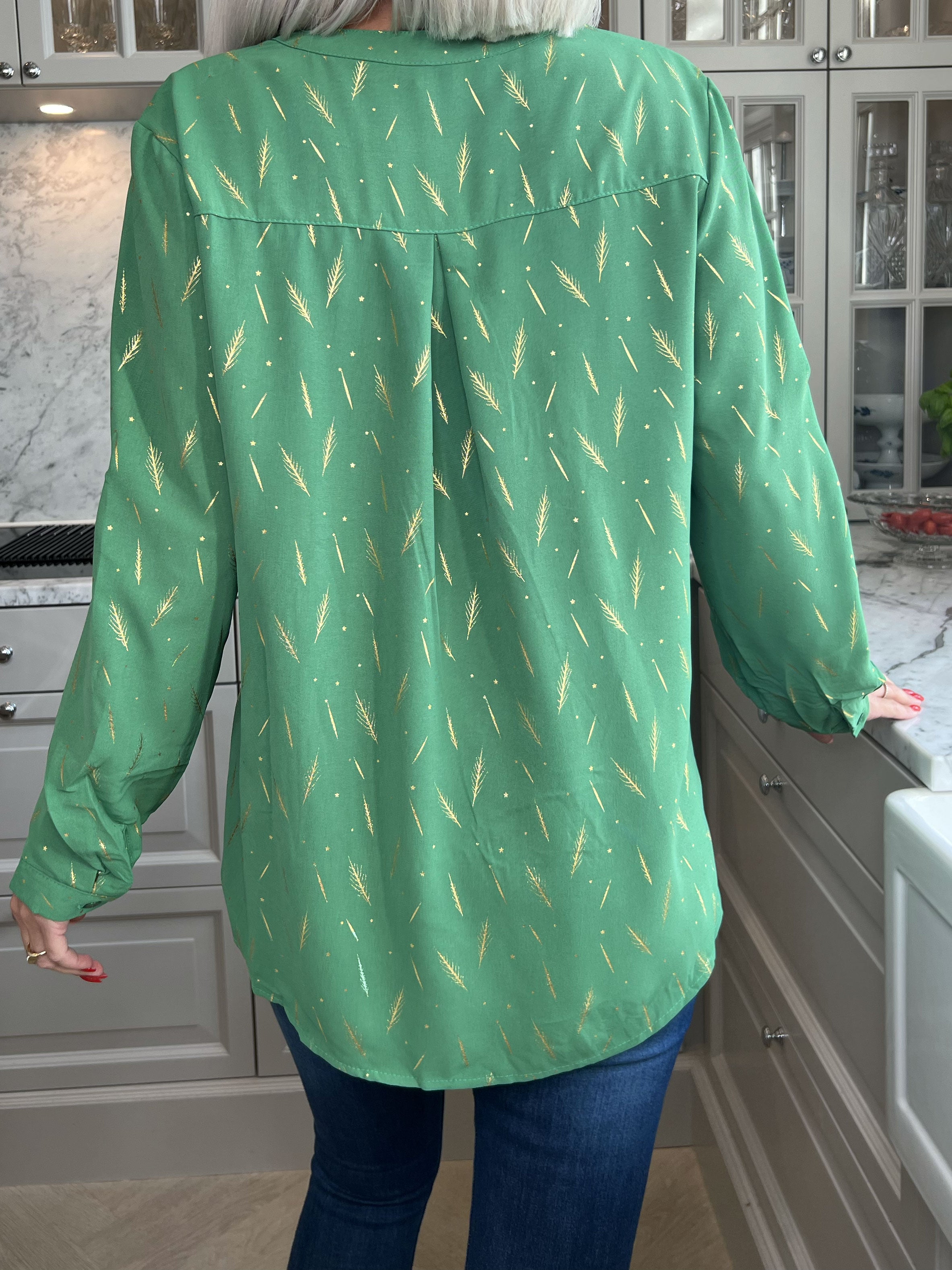 Lina - Fin skjorta med gulddetaljer