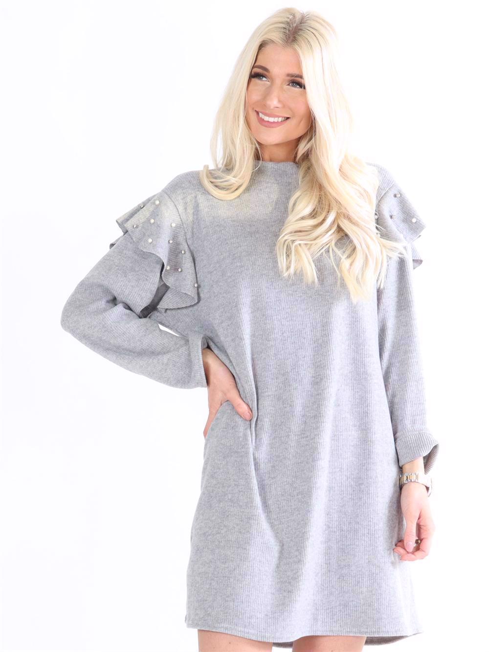 Linda - Mjuk klänning med pärlor och volanger