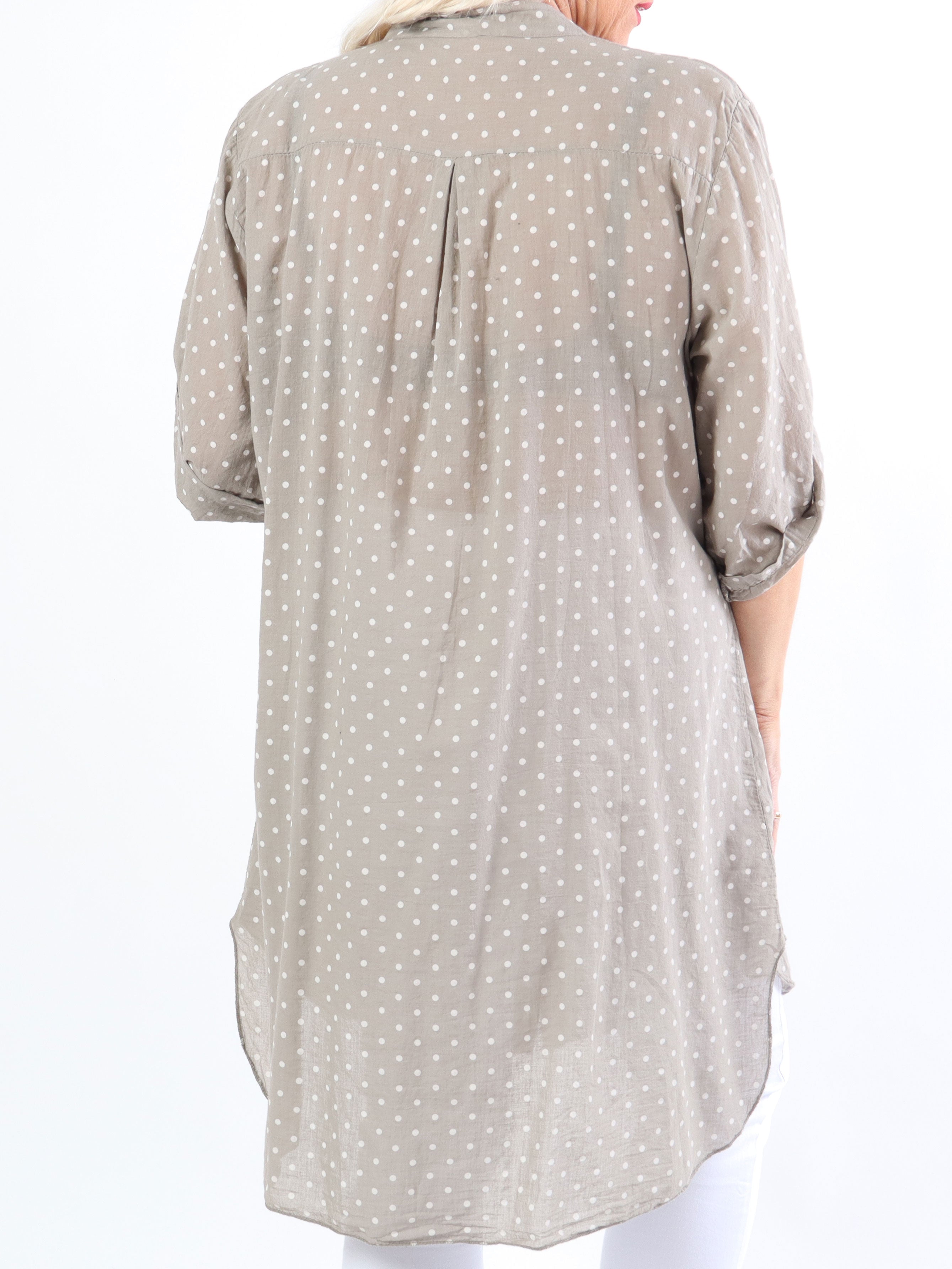 Linda - Plus size skjorta i bomull med små prickar