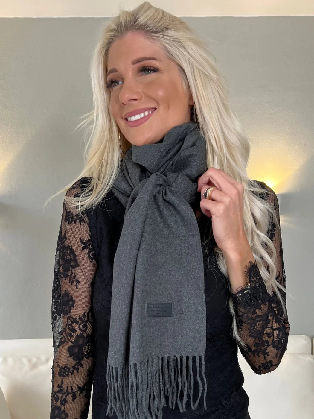 Lindsey - Mjuk ullscarf med fransar