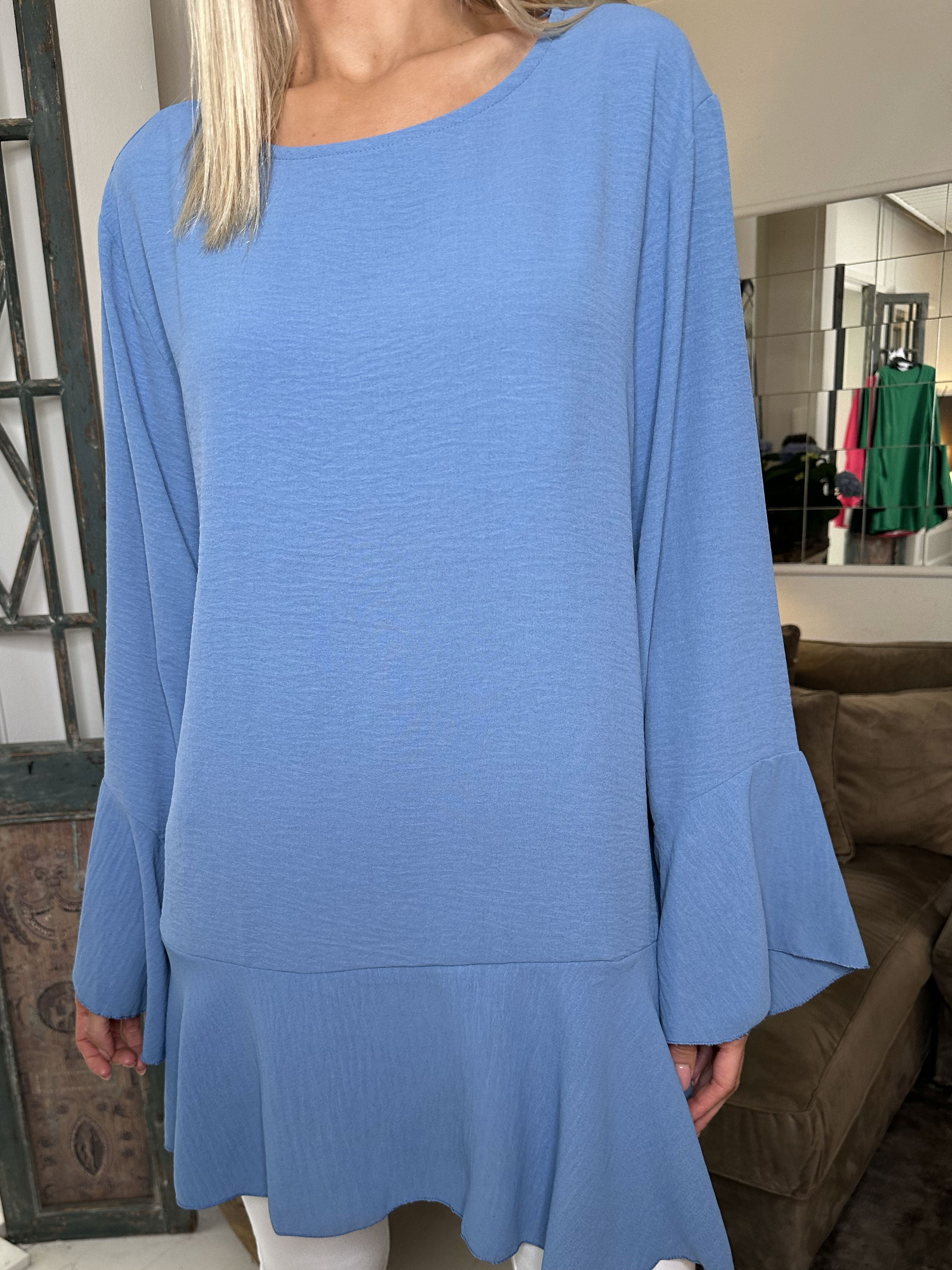 Linja - Söt blus med volang på ärmen - White