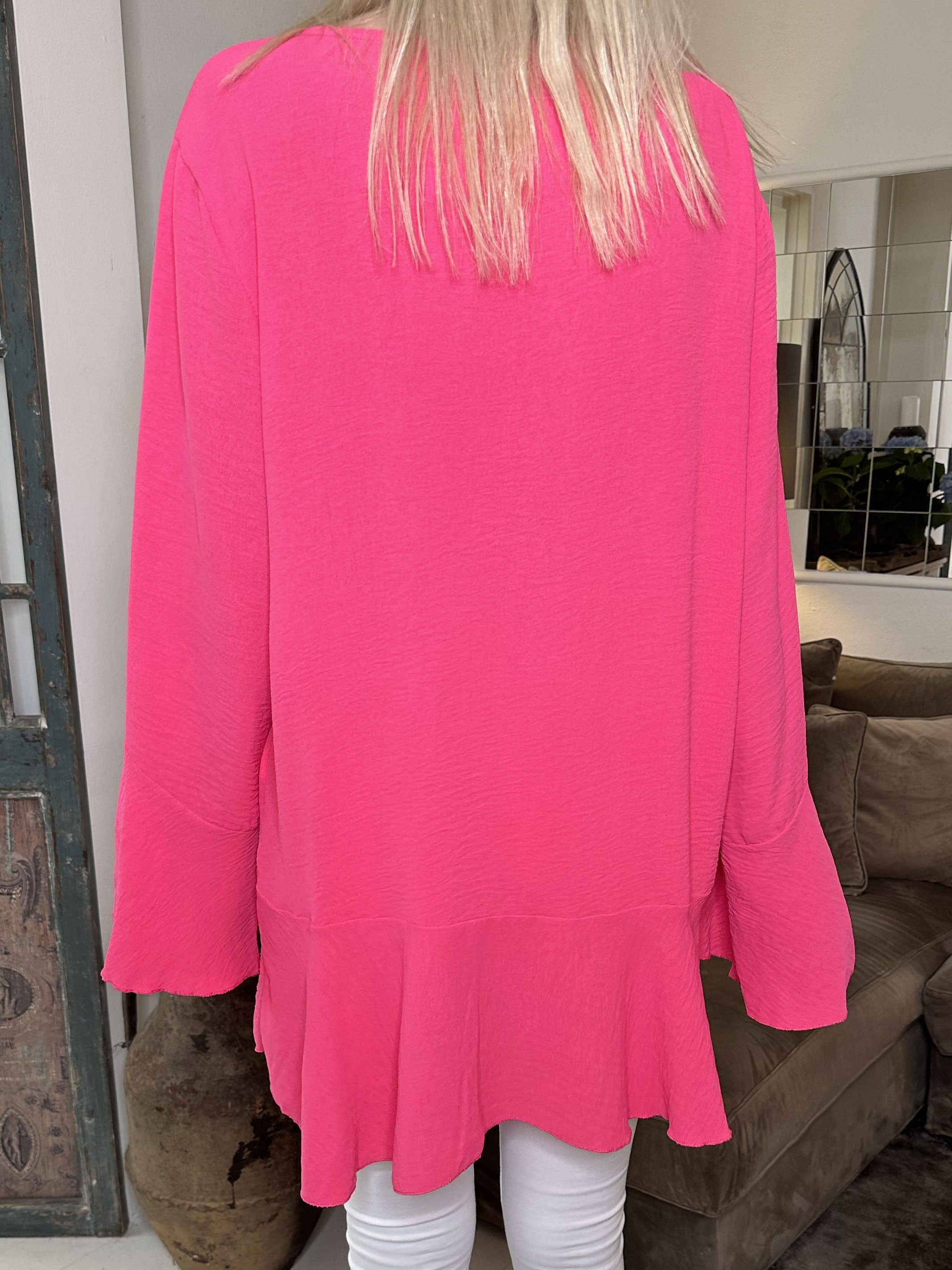 Linja - Söt blus med volang på ärmen