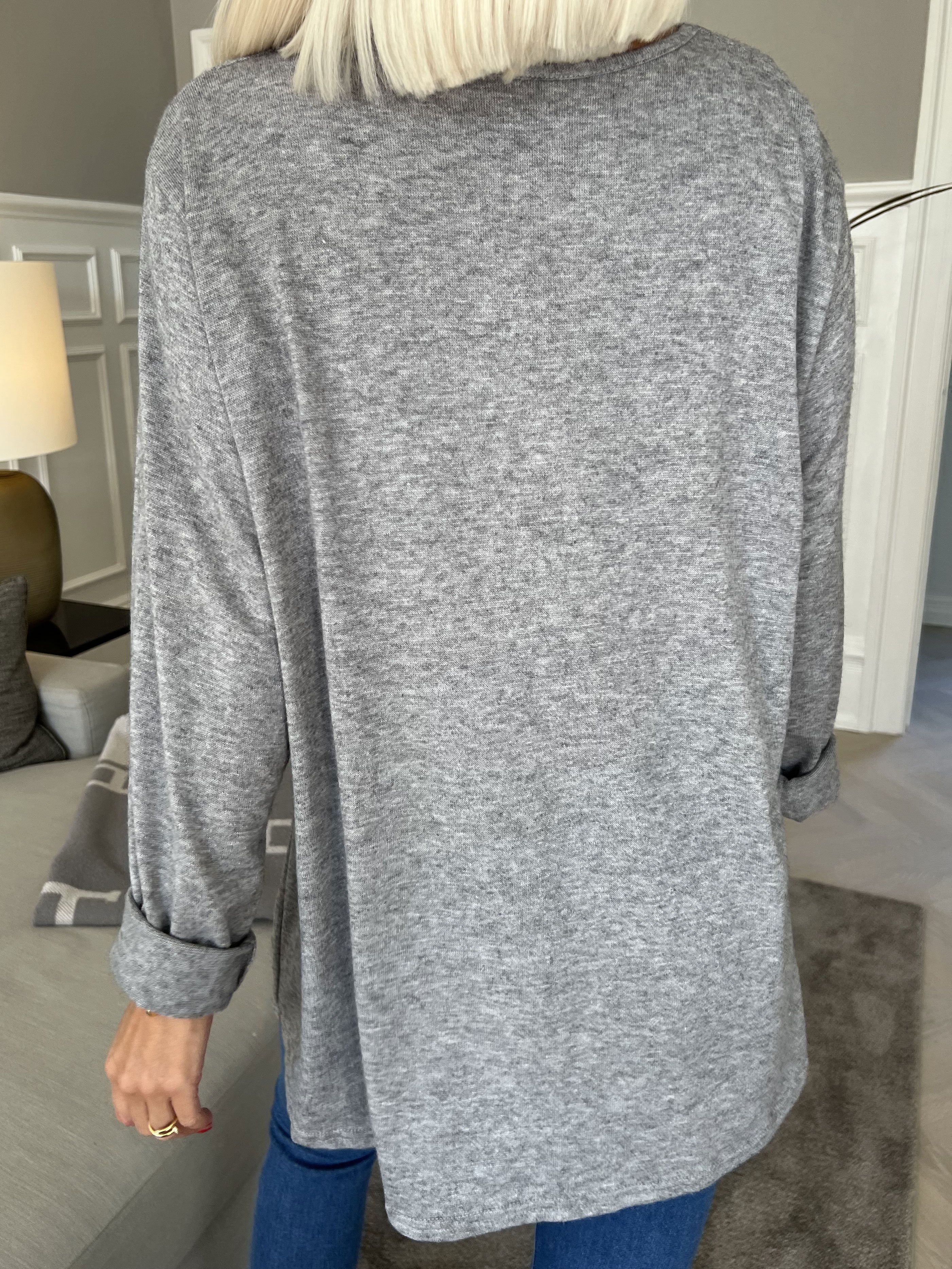 Linn - Mjuk blus med knut på bröstet