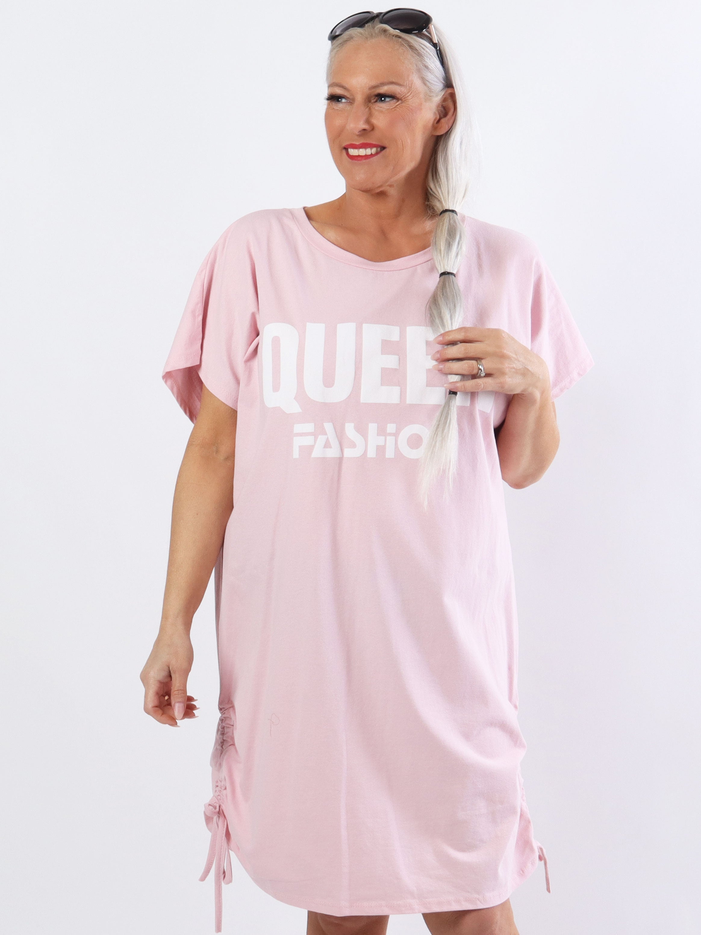 Linnea - Plus size t-shirt klänning med text och spets