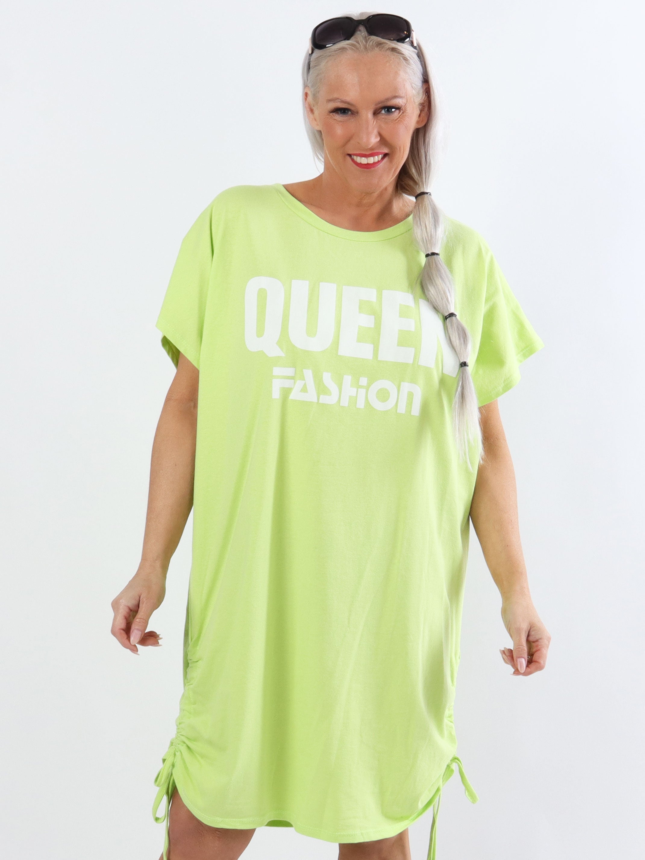 Linnea - Plus size t-shirt klänning med text och spets