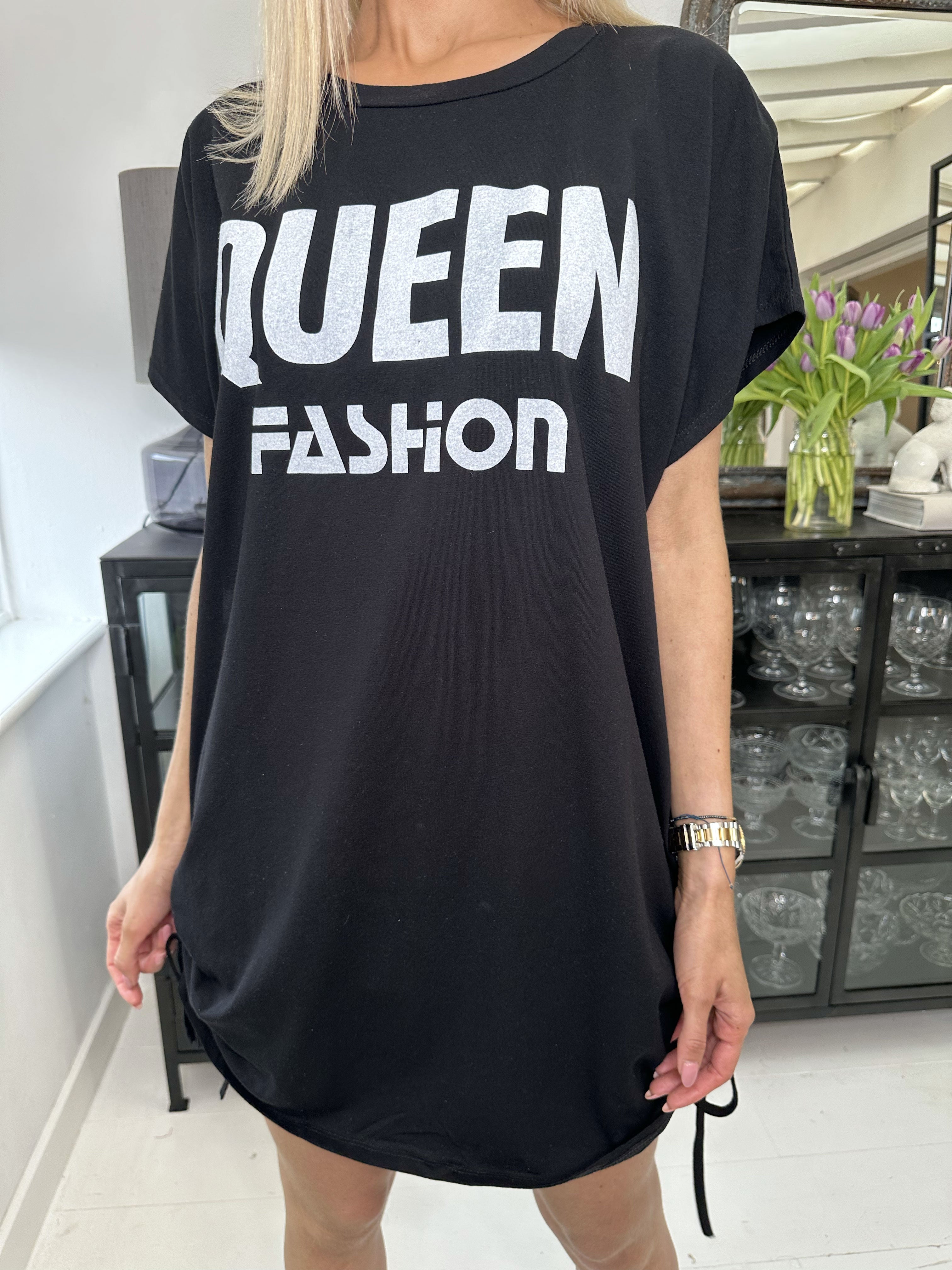 Linnea - T-shirt klänning med text och spets