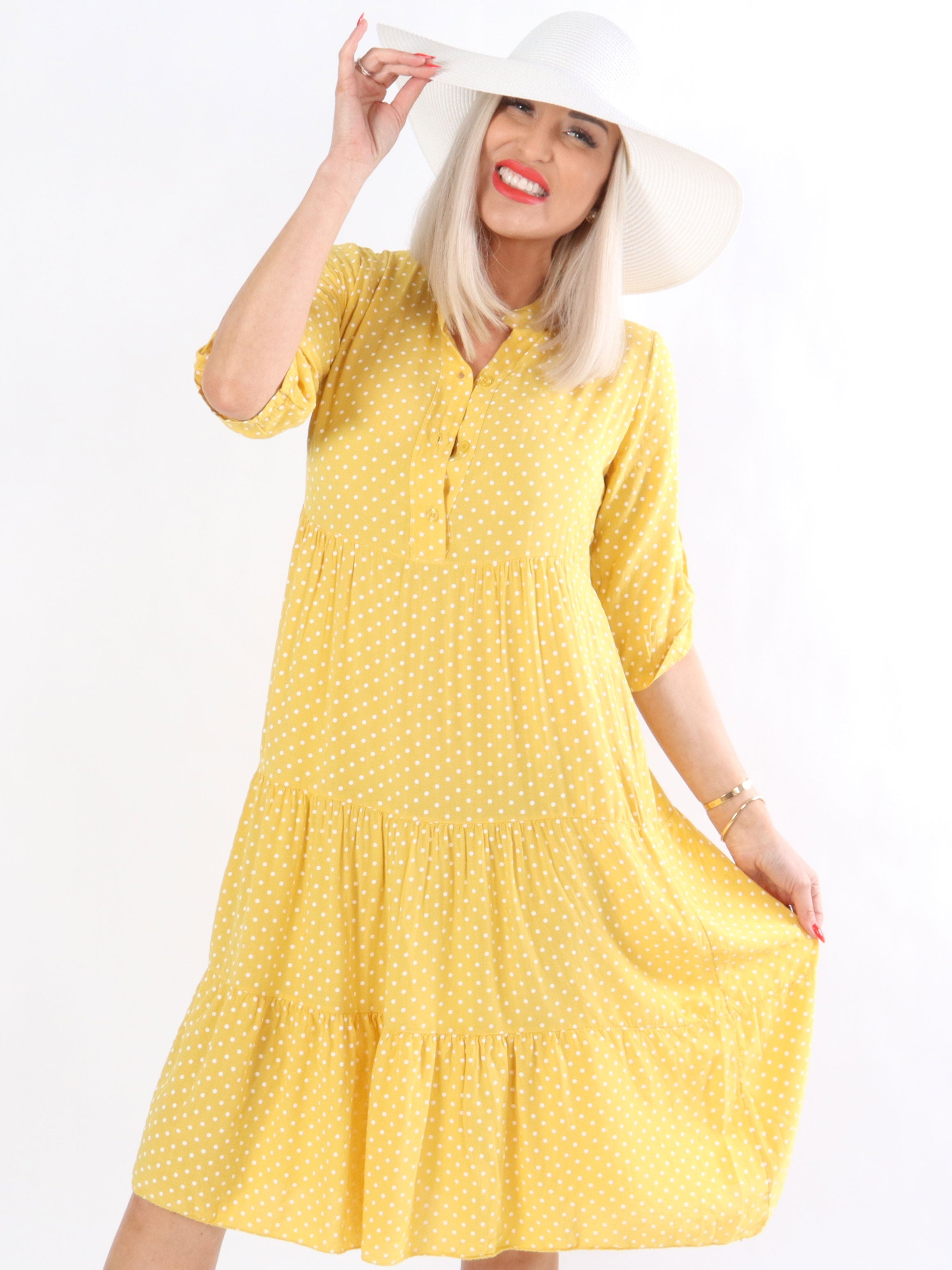 Linnet - Klänning med prickar i lager på lager-look