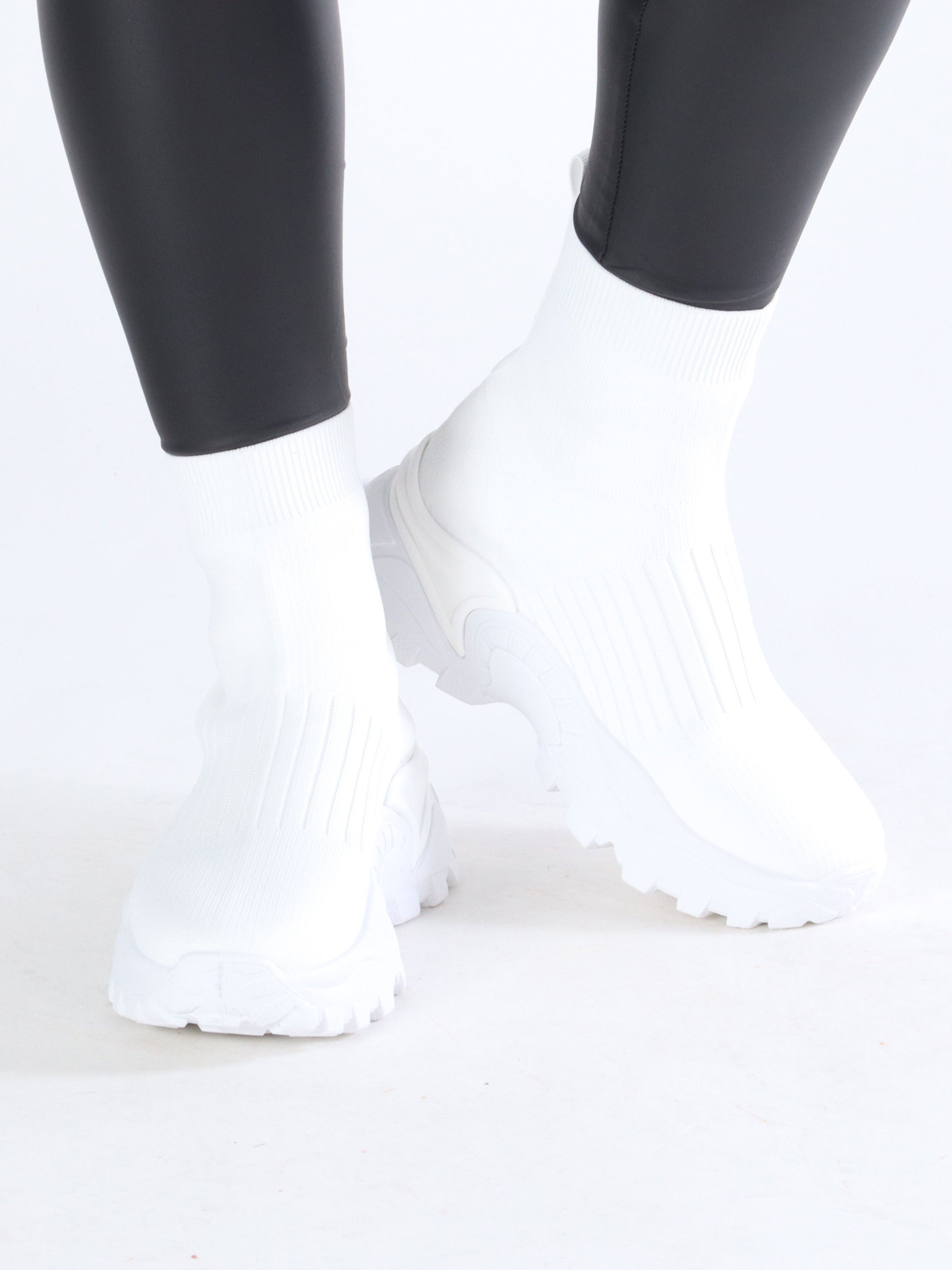 Lisamona - Kraftiga strumpskor med vit sula