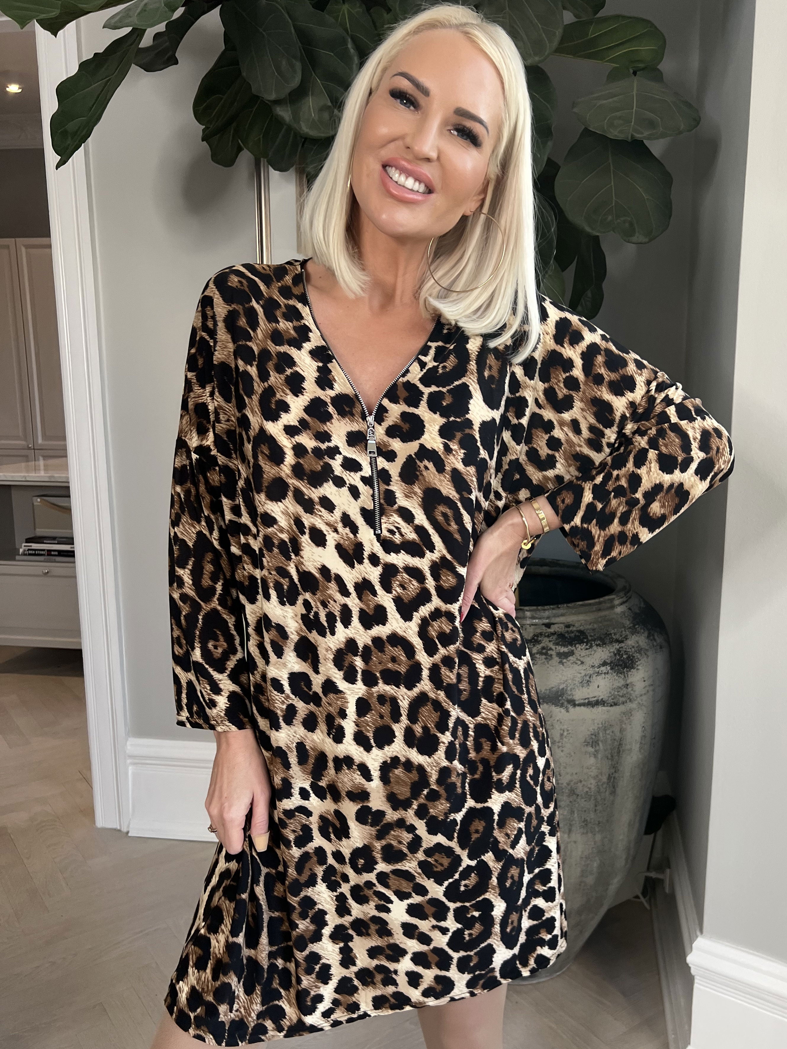 Lorenza - Tunica klänning i leopardmönster med dragkedja - Leo