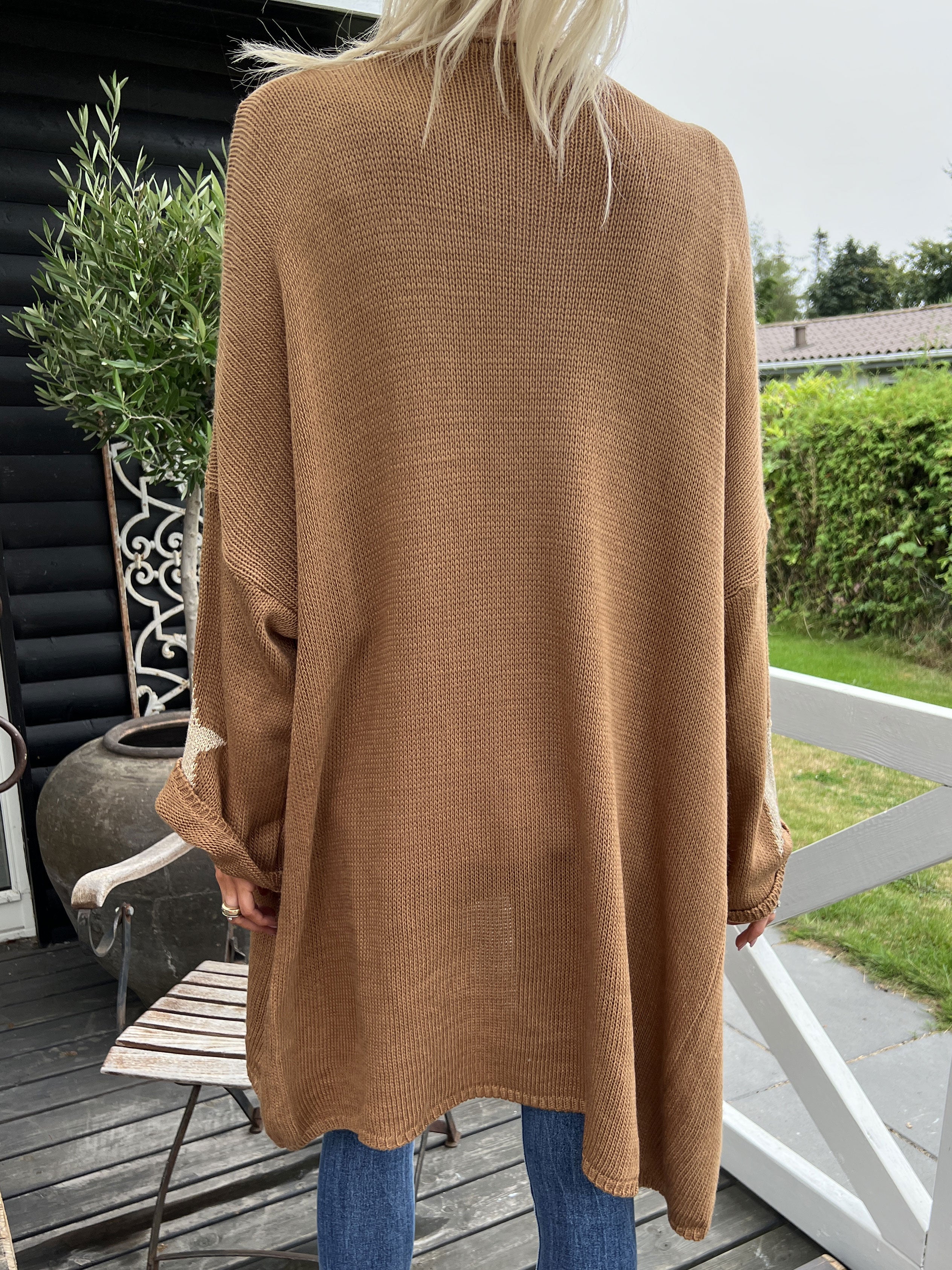 Lowa - Stickad kofta med stjärna på ärmen - Black